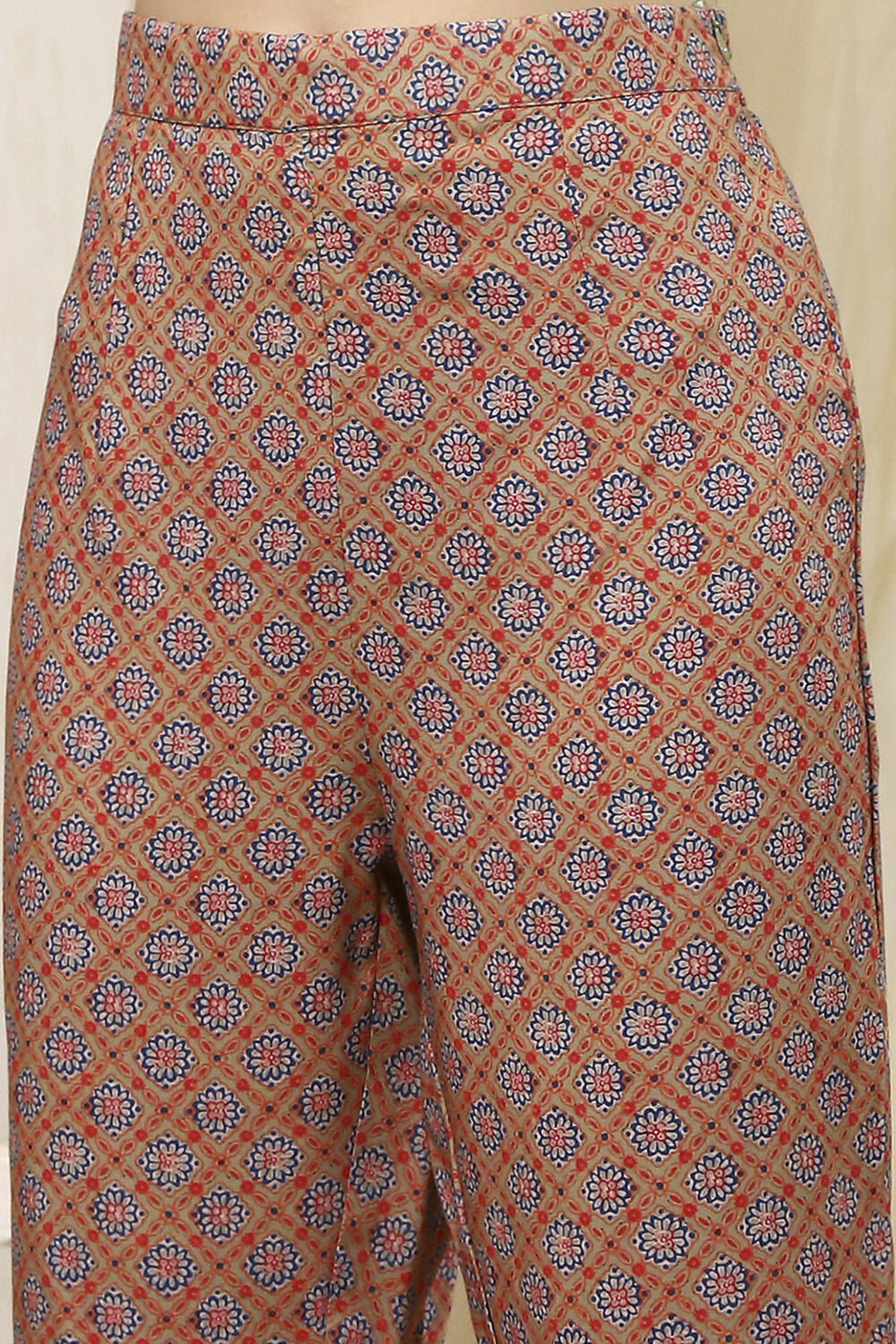 Light Green Solid Gathered Straight Suit Set image number 2