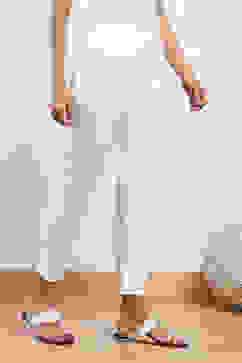 Off White Viscose Lycra Solid Pants image number 3