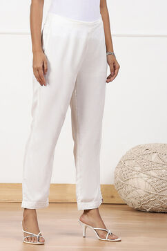 Off White Viscose Slim Solid Pants image number 3