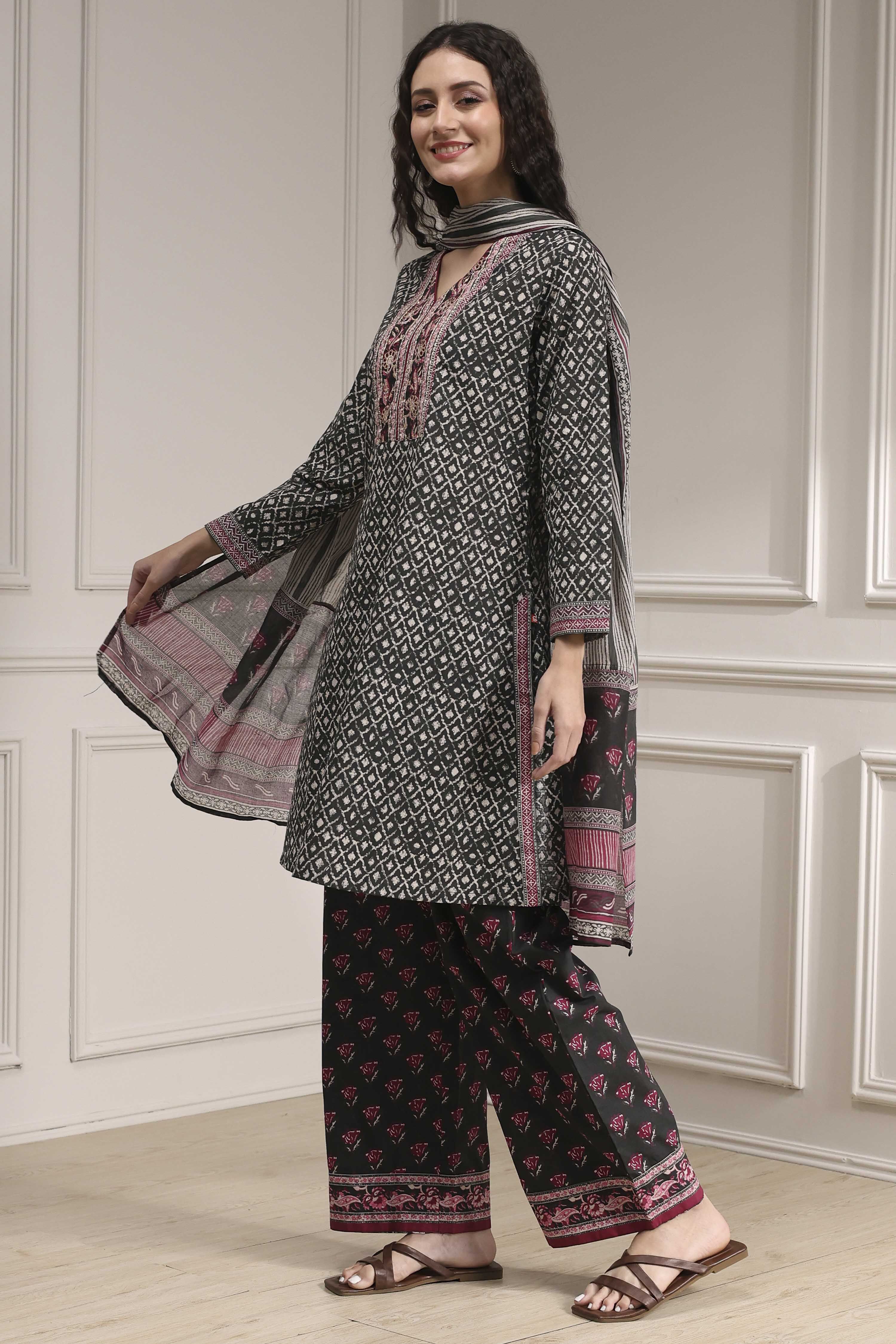 Black Cotton Printed Straight Suit Set image number 3