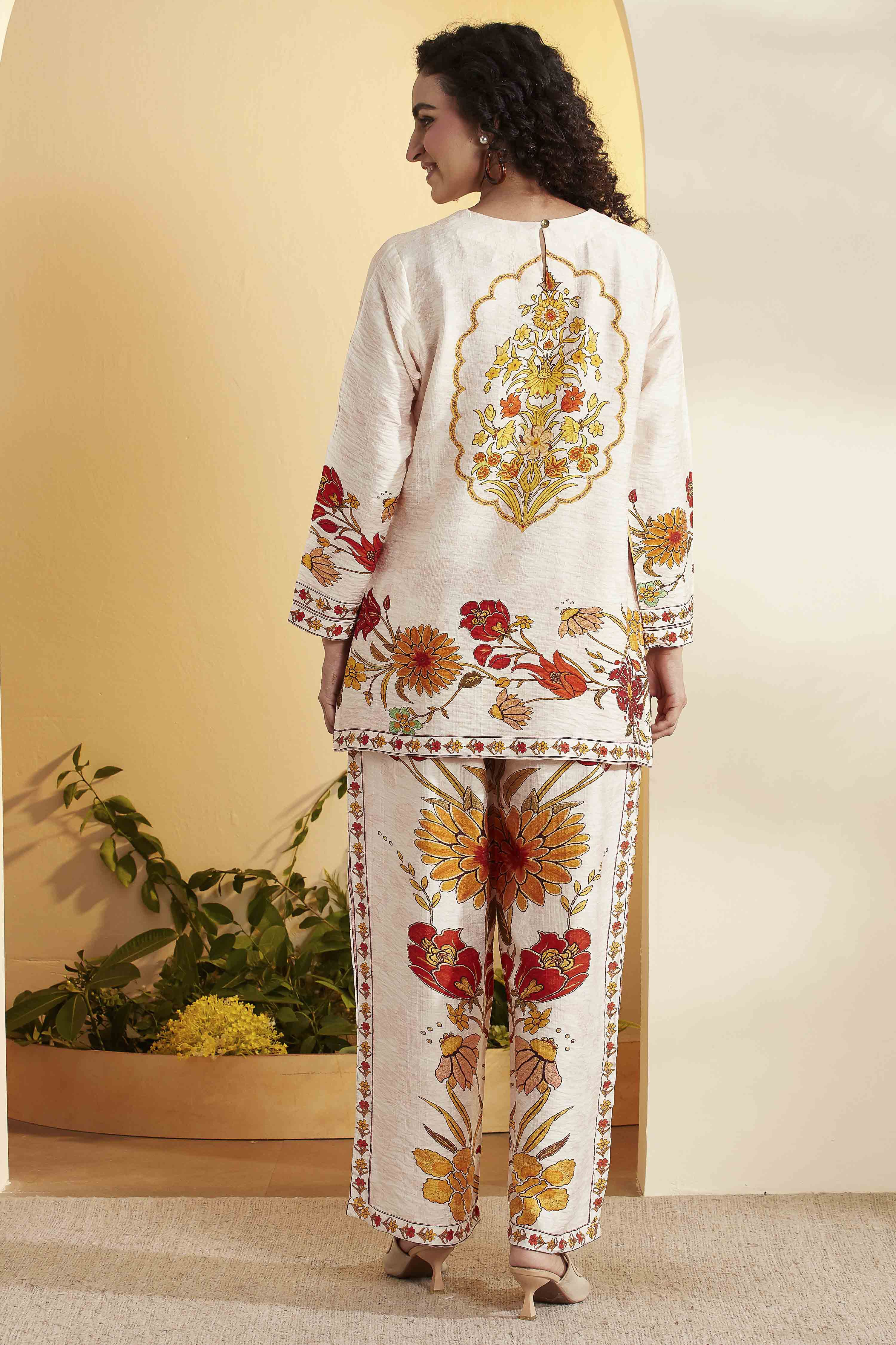 Ivory Viscose Blend  Floral Printed Straight Kurta Set image number 5