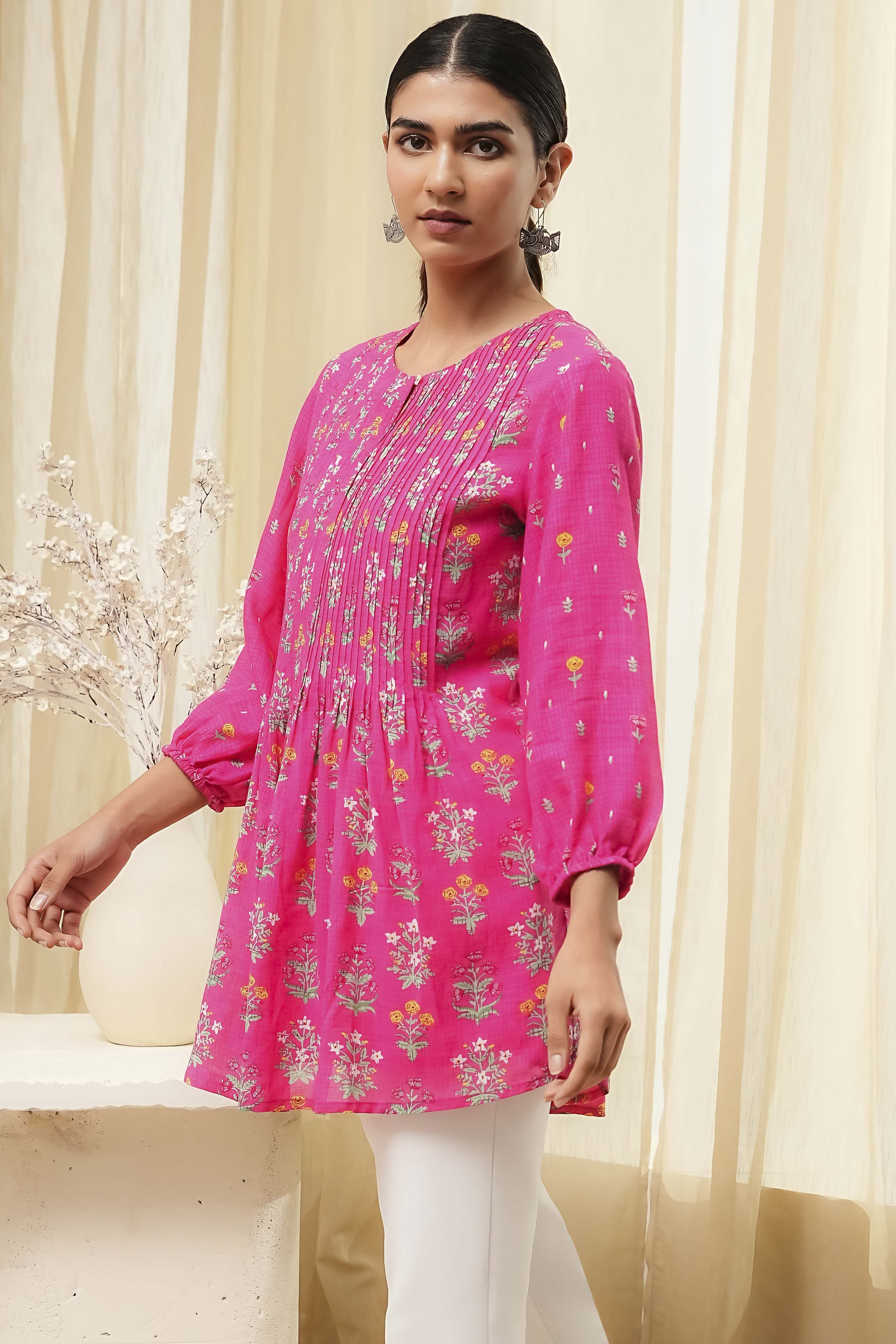 Pink Straight Printed Short Kurta image number 2