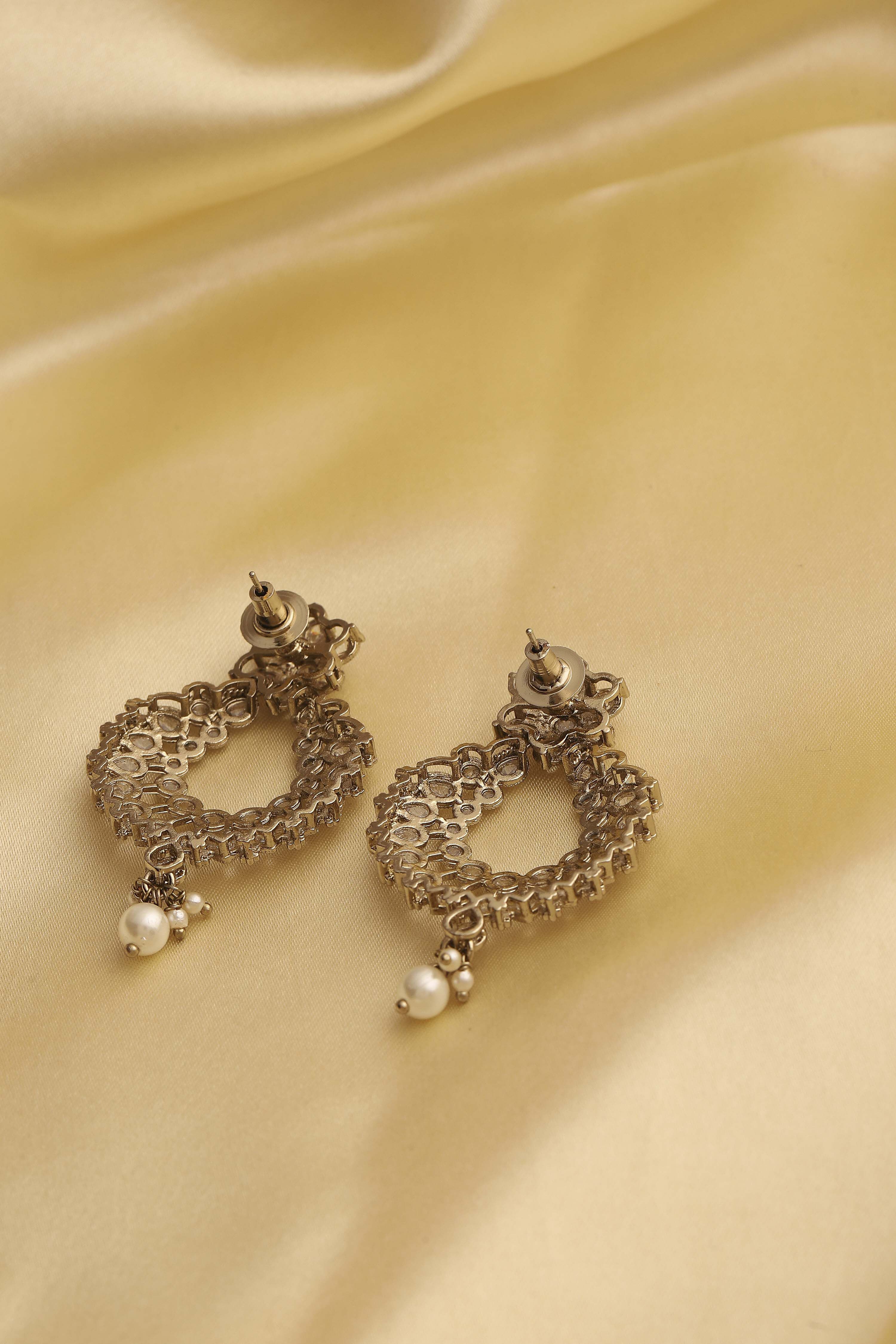 White Alloy Chaandbali image number 2