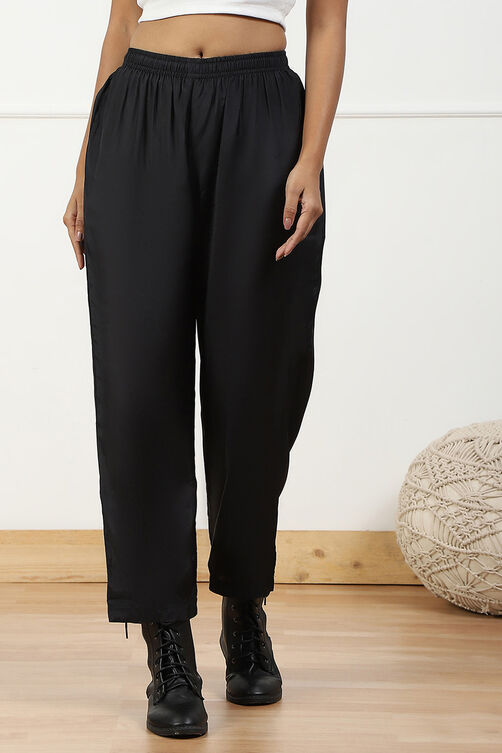 Black Solid Mid-Rise Regular Pants image number 4