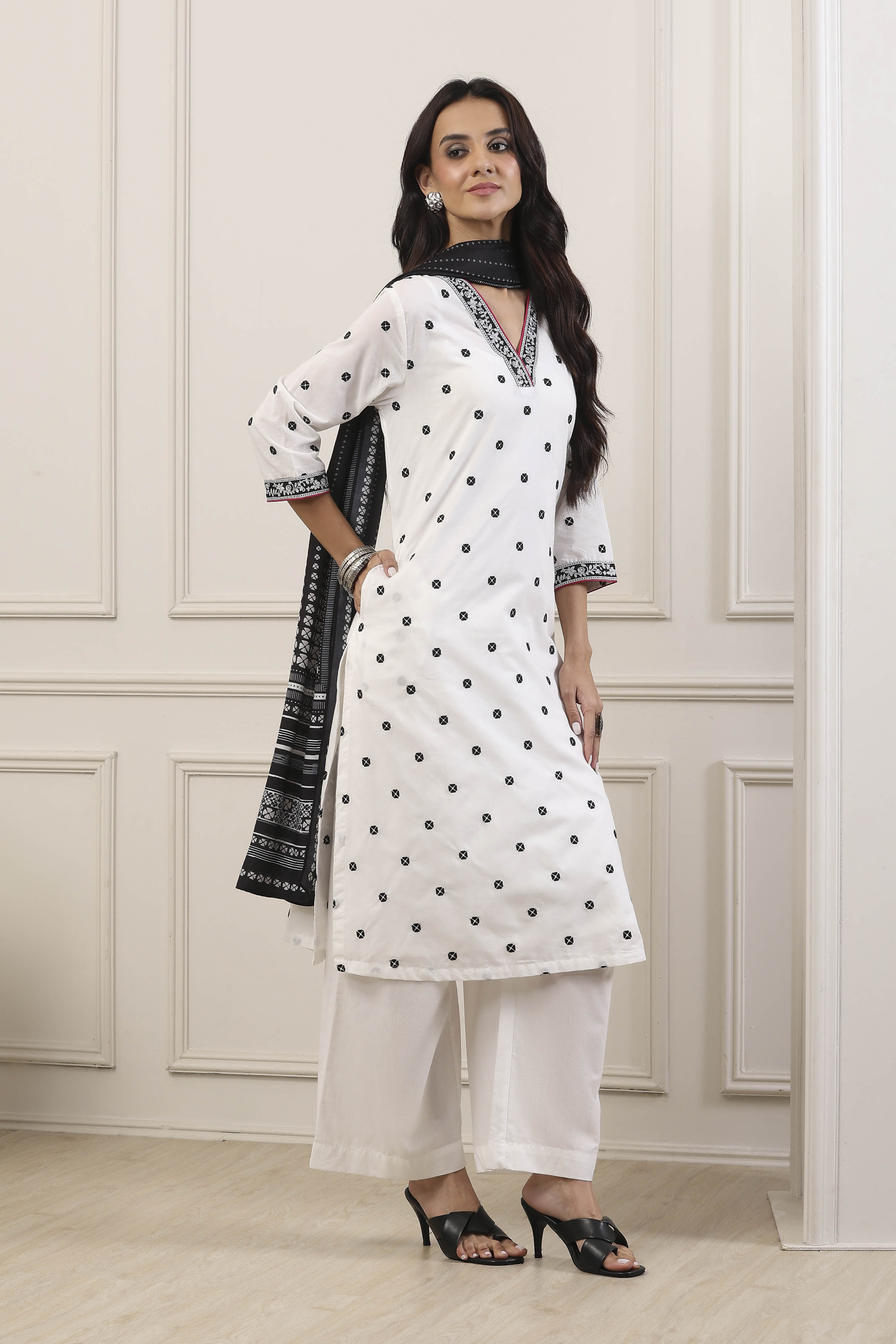 Black Cotton Straight Suit Set image number 5