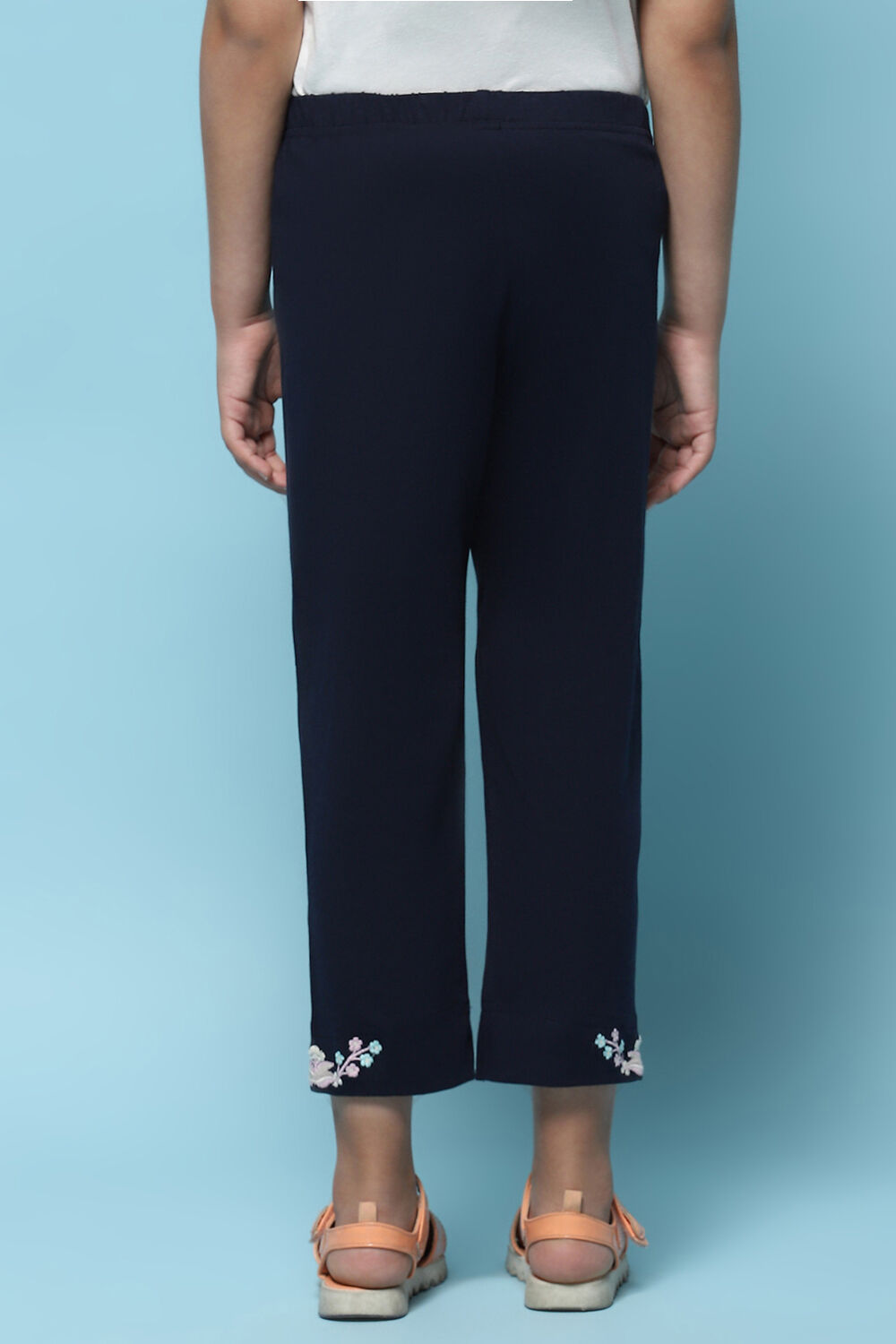 Navy Blue Cotton Lycra Regular Fit Capri image number 5