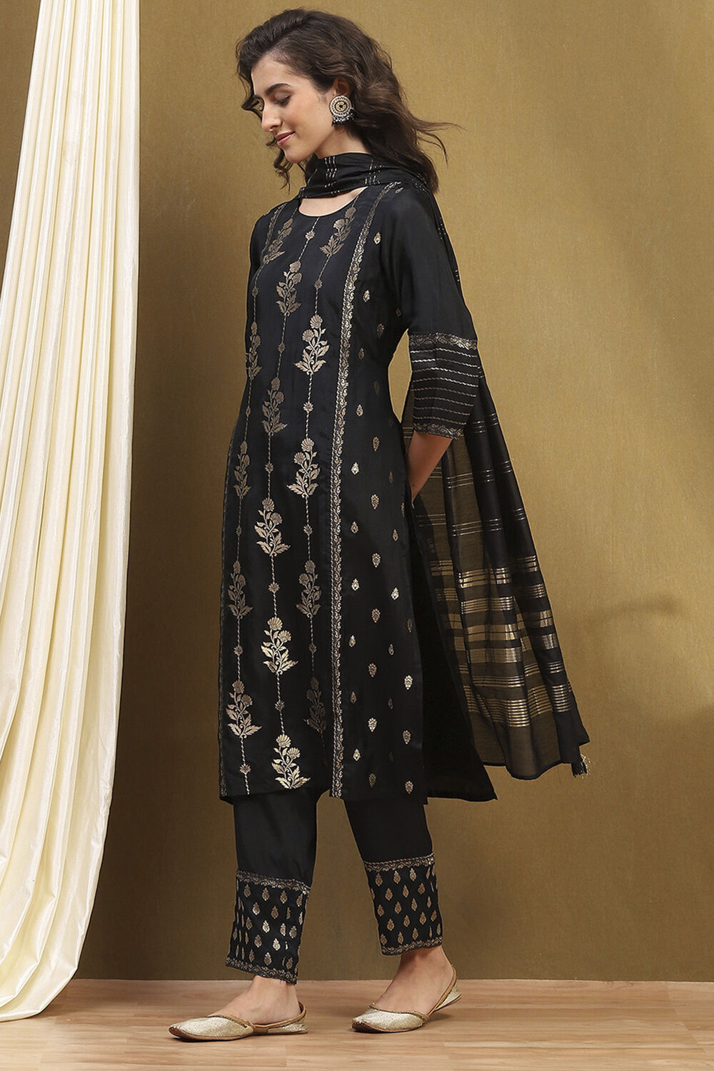 Black Viscose Blend Floral Yarn Dyed Straight Suit Set image number 3