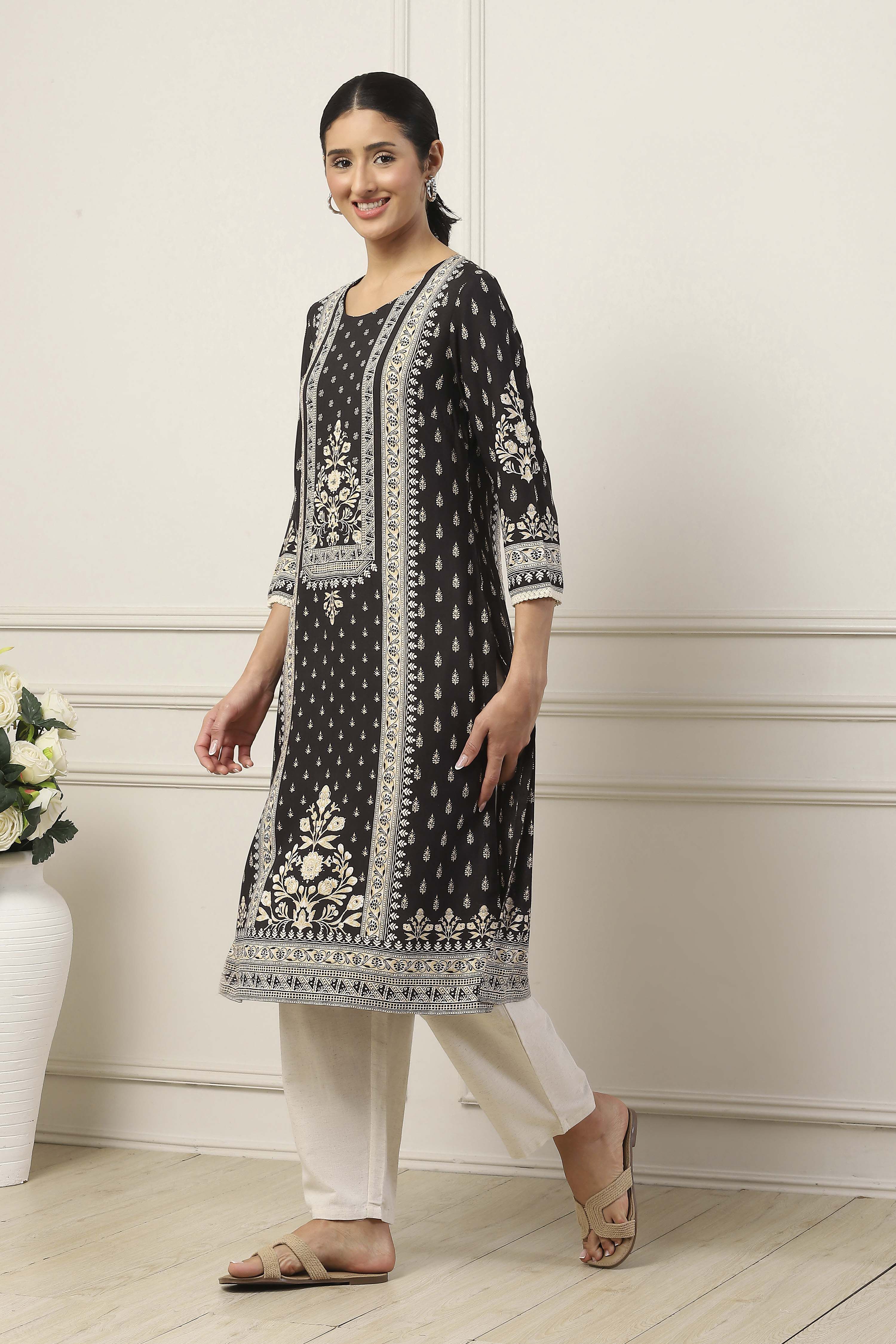 Black Viscose Rayon Ethnic Motif Printed Straight Kurta image number 2