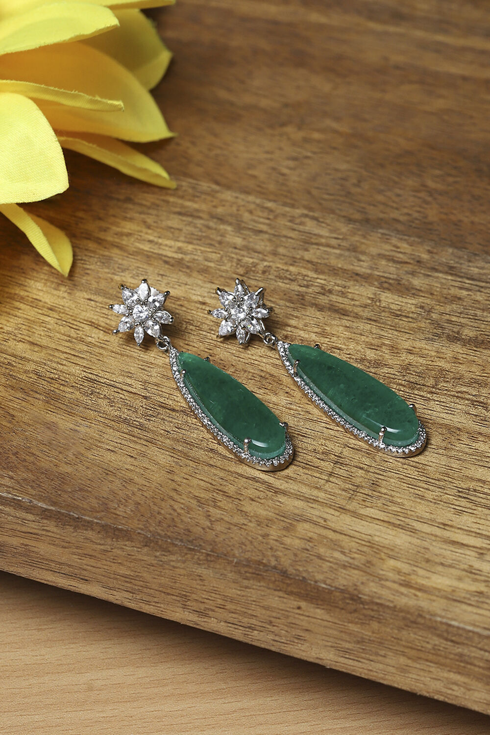 Green Brass Pendant Necklace Set image number 0