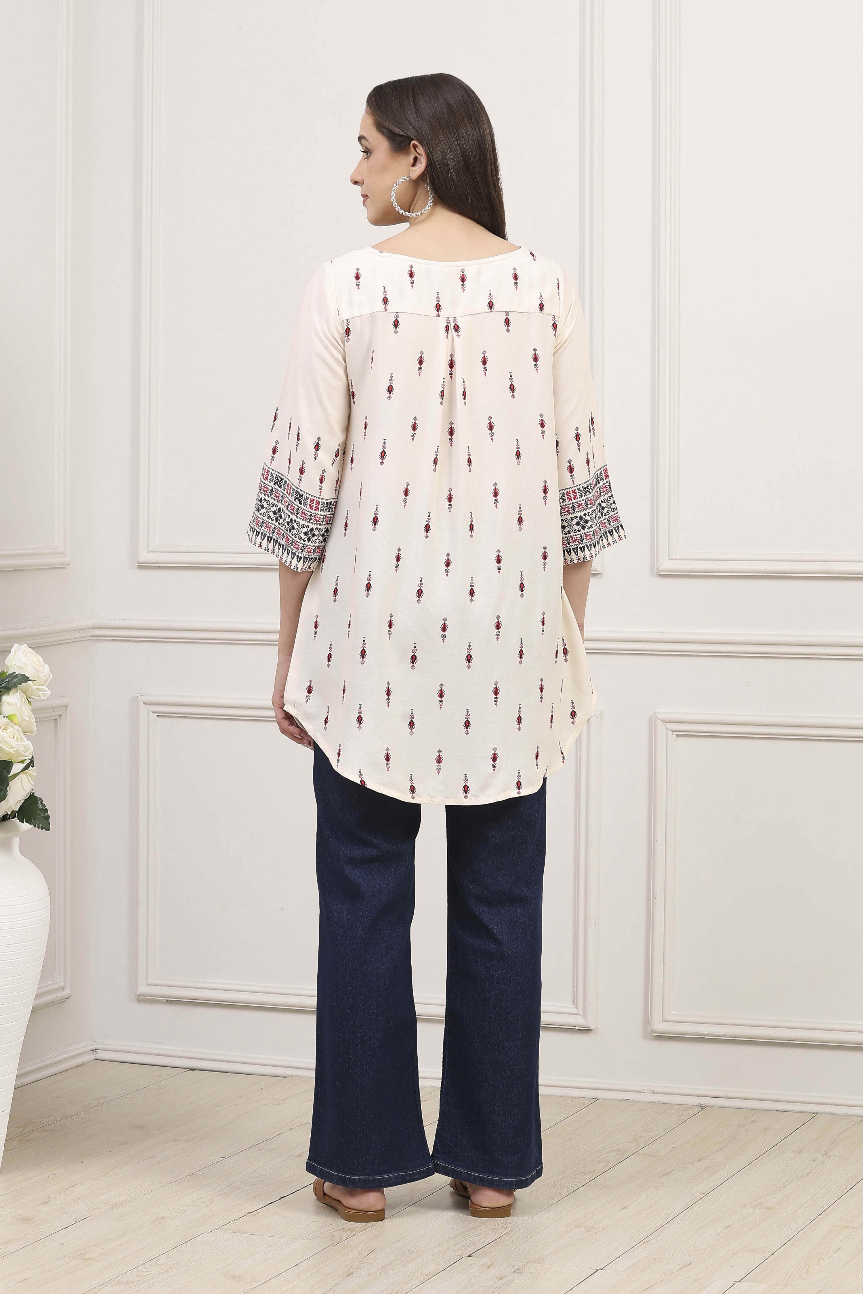 Ecru LIVA Straight Printed Kurti image number 3