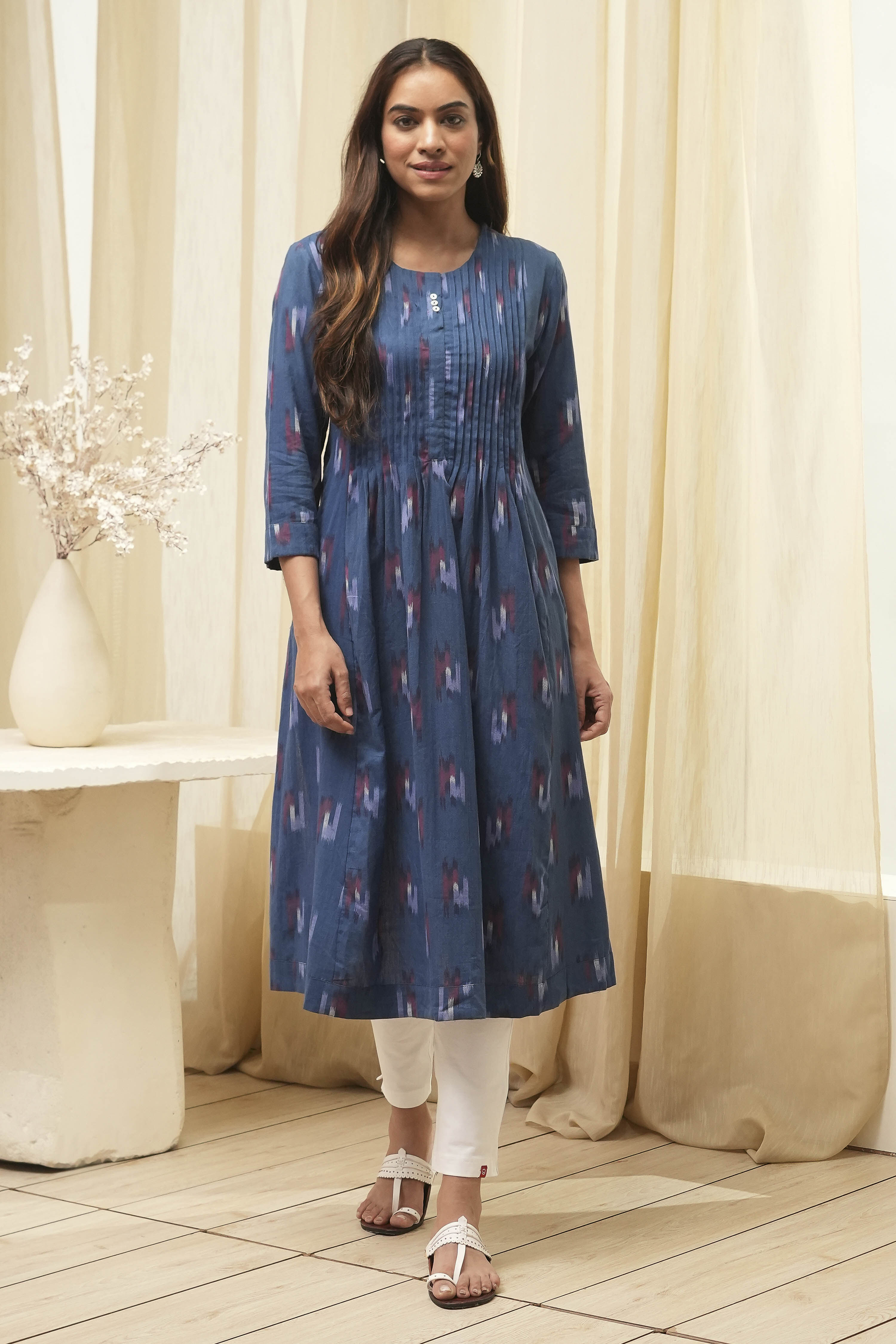 Navy Ikat Yarndyed Kurta image number 5