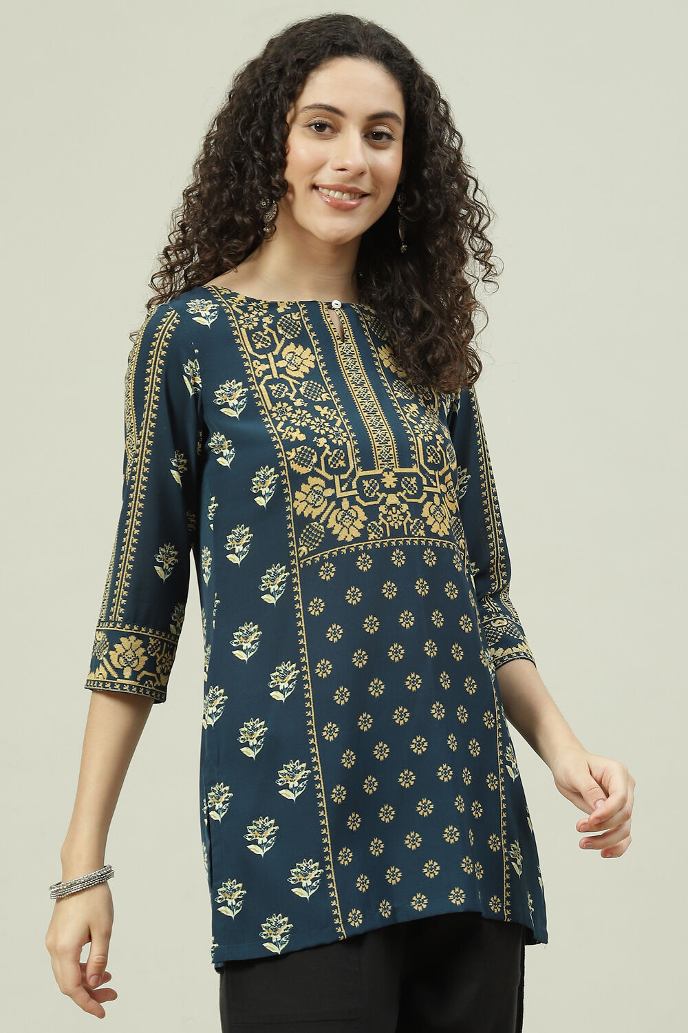Ecru Art Silk Straight Printed Short Kurti image number 4