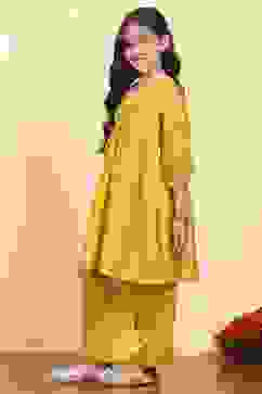 Yellow Polyester Dyed Gathered Kurta Pants Set image number 3