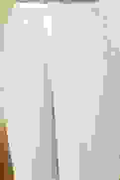 Off-White Cotton Schiffli Straight Suit Set image number 2