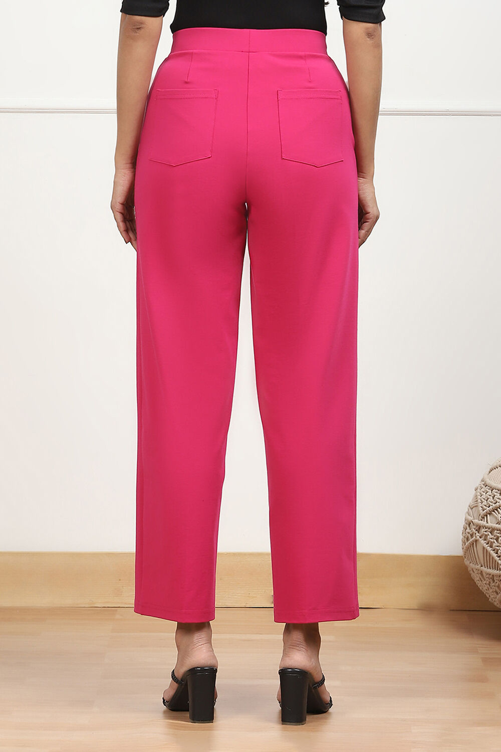 Fuchsia Solid Relaxed Fit Pants image number 5