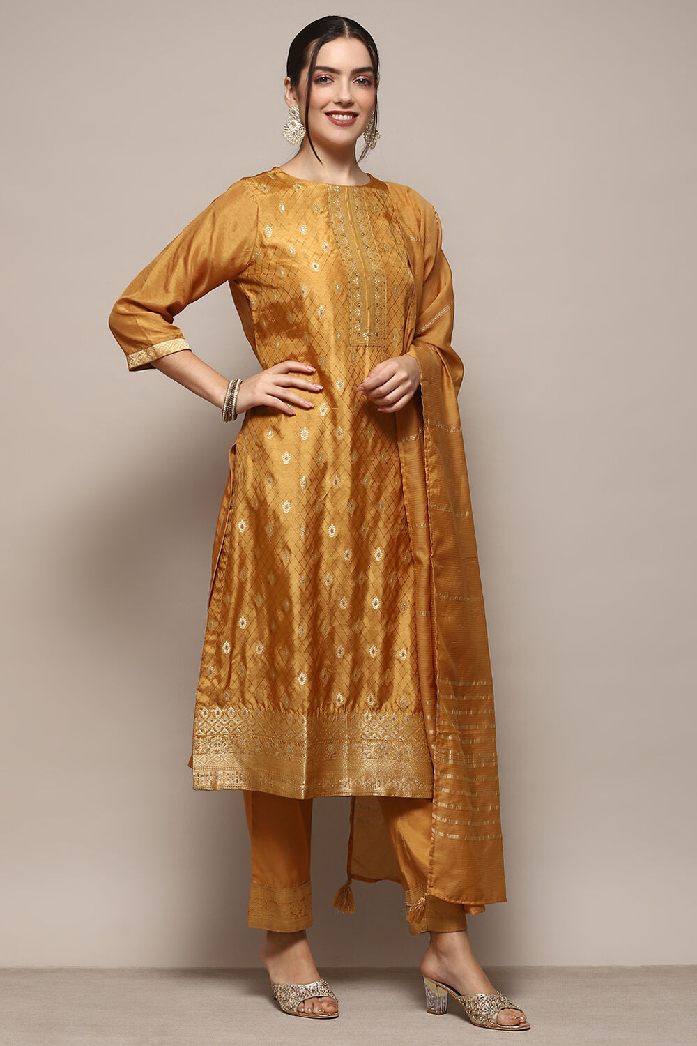 Mustard Viscose Straight Yarndyed Kurta Regular Pants Suit Set image number 6