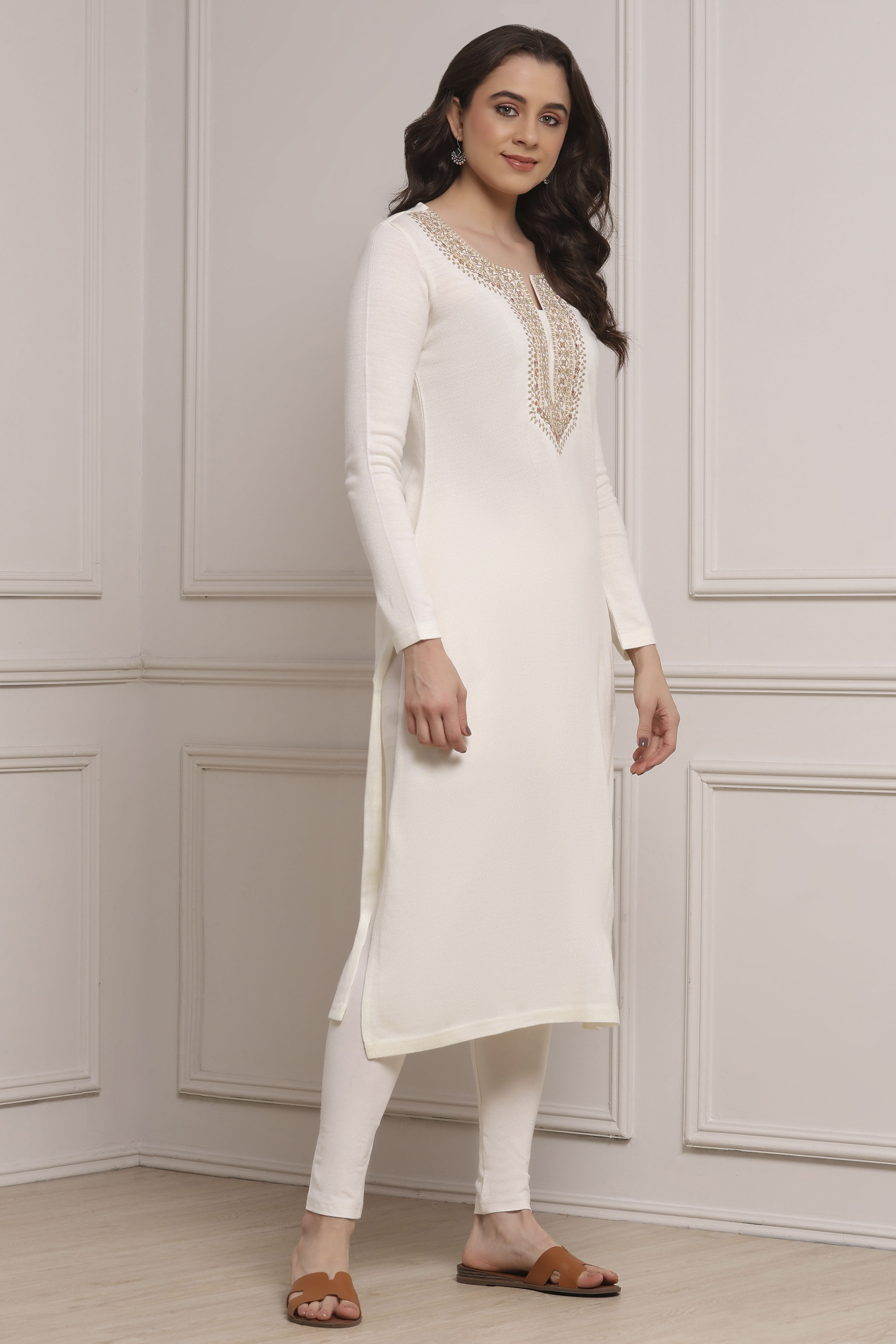 Black Acrylic Solid Straight Winter Kurta image number 4