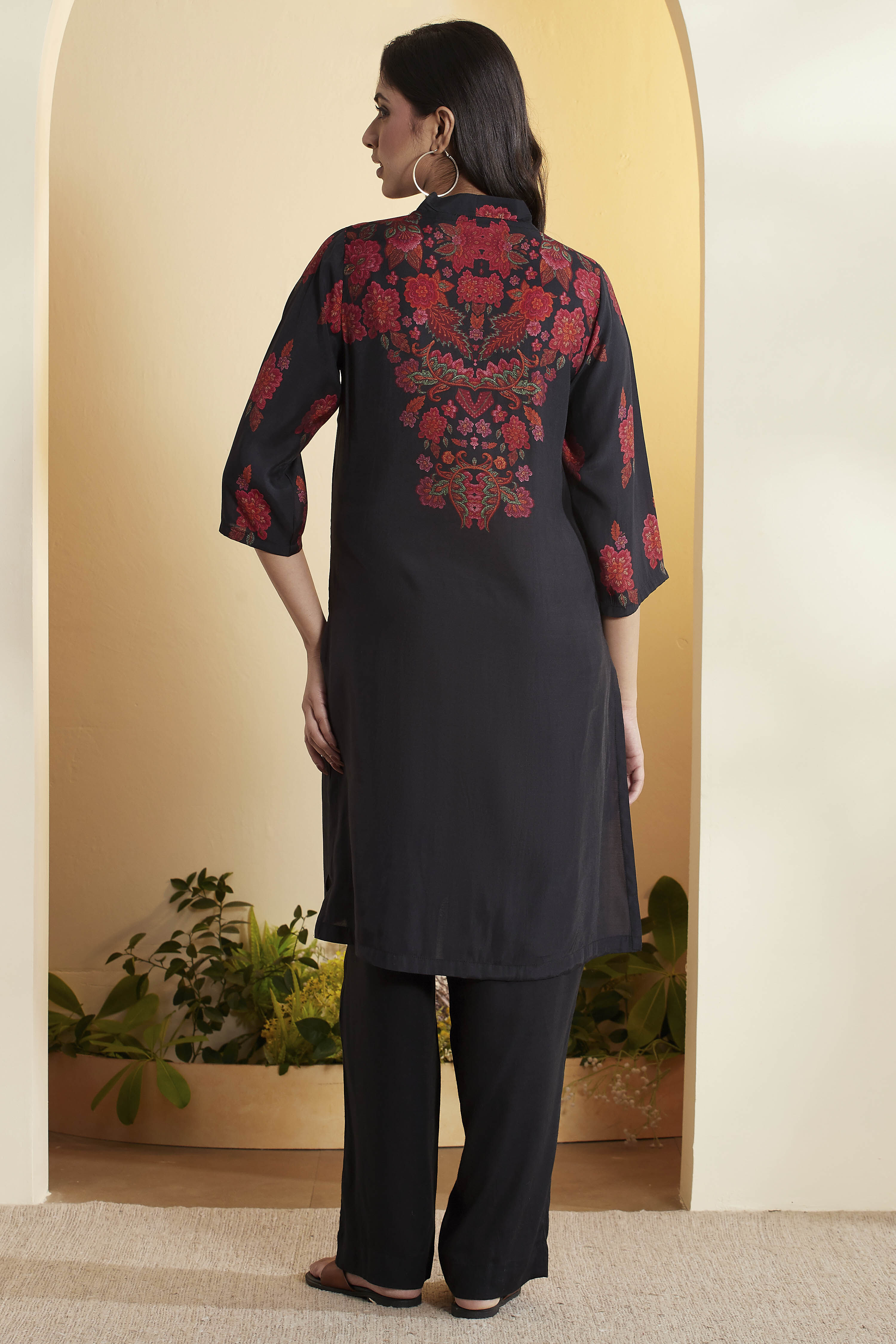 Black Viscose Blend Straight Suit Set image number 5