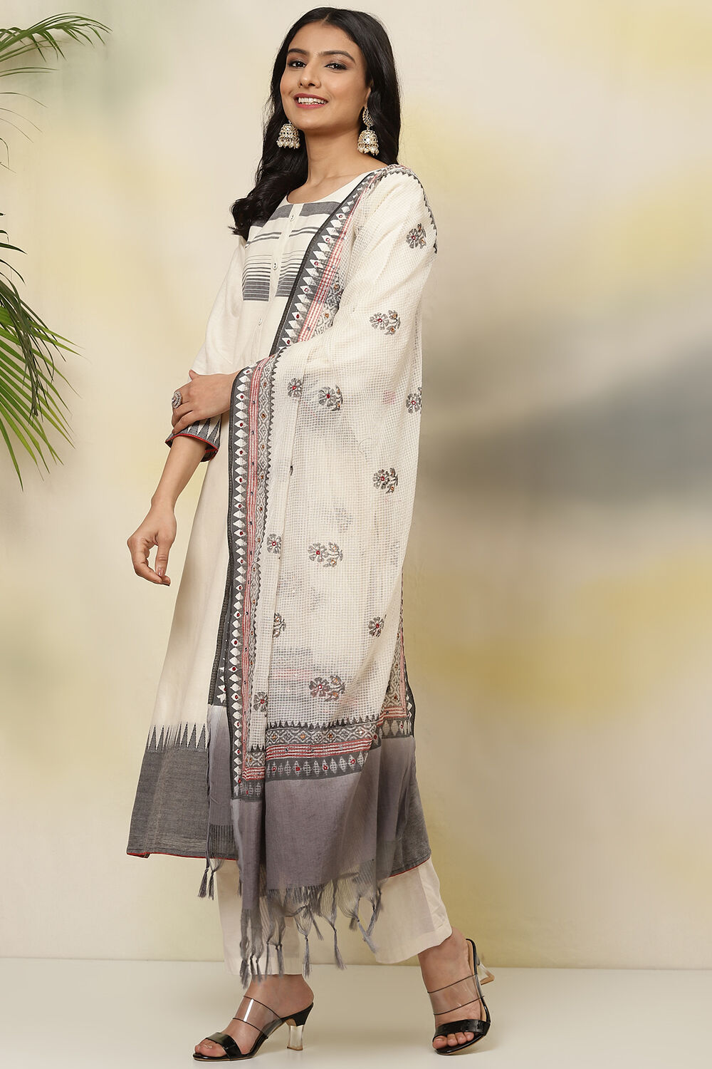 Off White Cotton Handloom Unstitched Suit Set image number 5