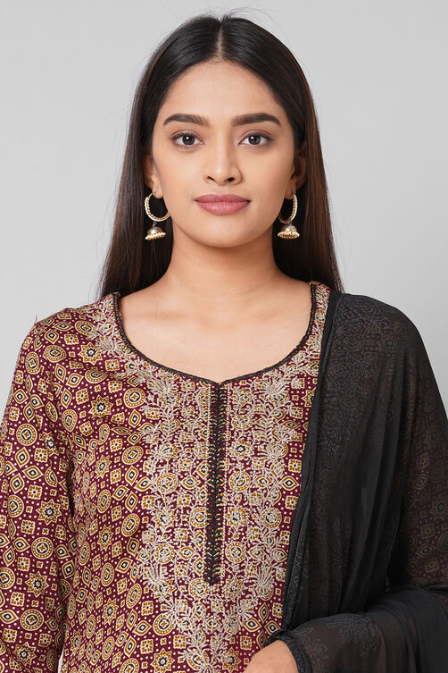 Black Satin Easy Stitch Suit Set image number 5
