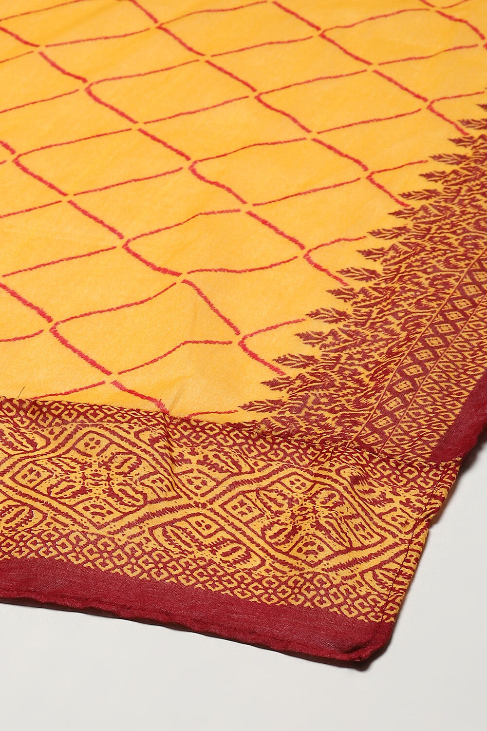 Off White Viscose Straight Printed Kurta Pant Suit Set image number 3