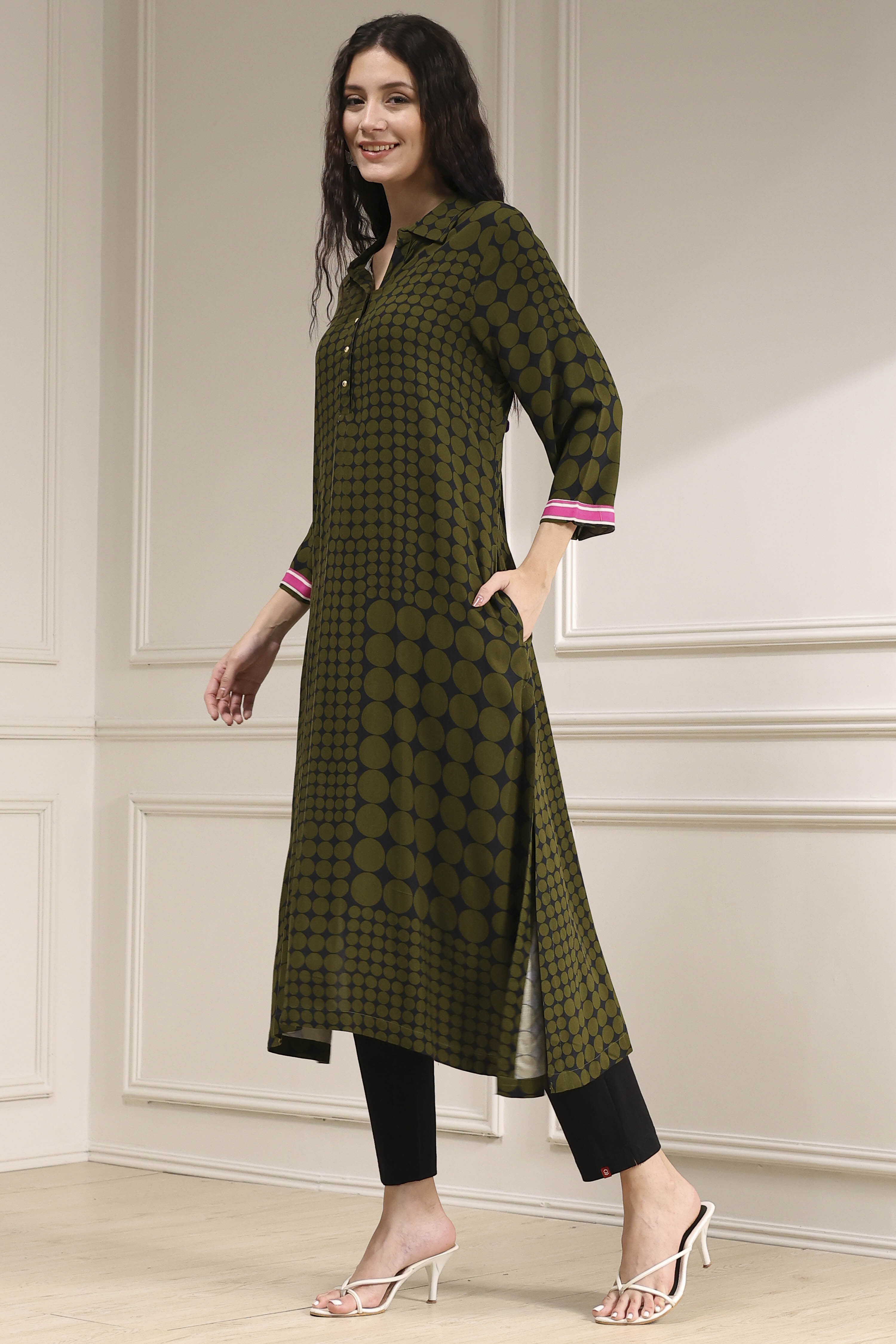 Olive Green Printed Straight Kurta image number 2