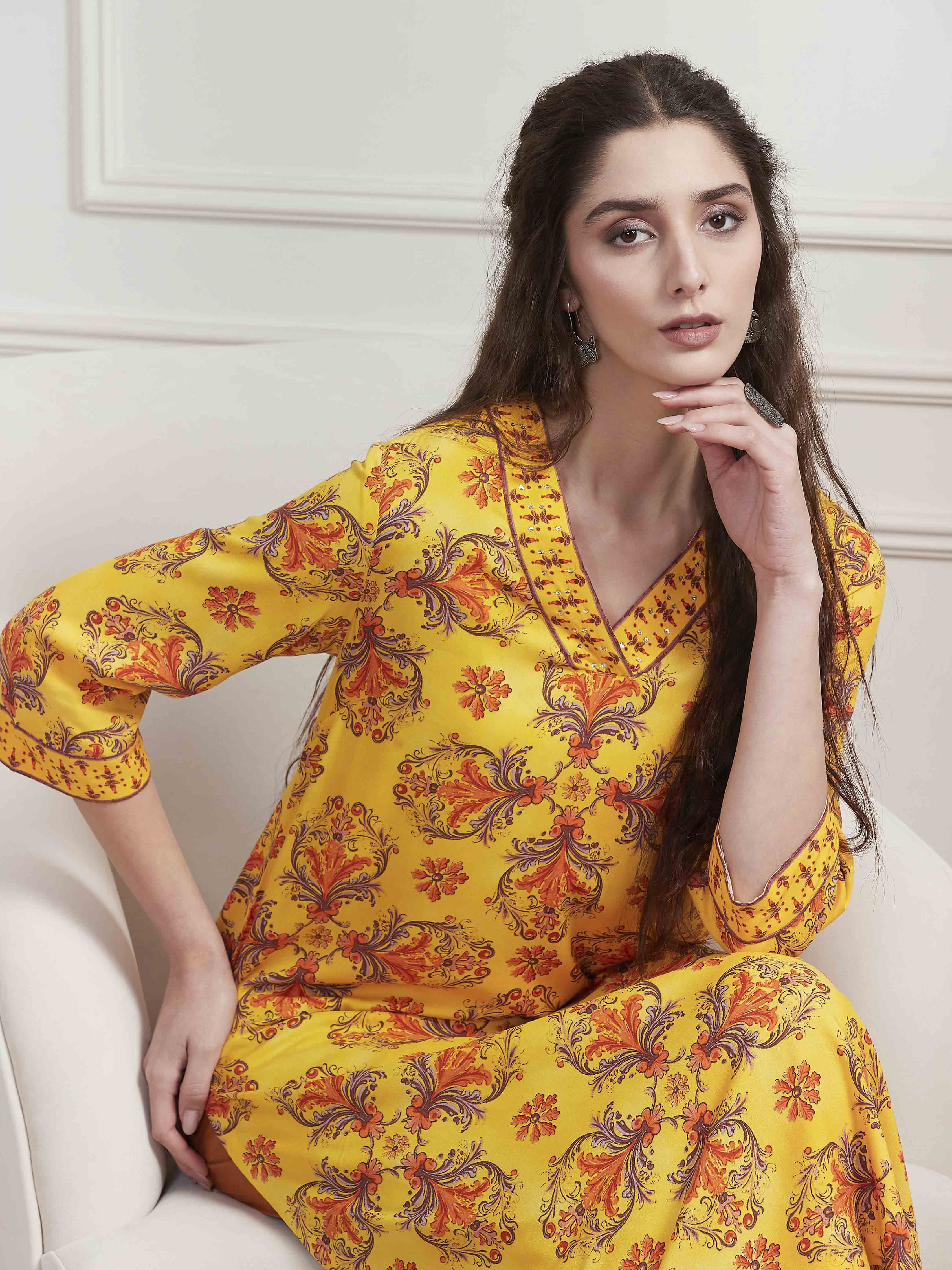 Yellow Floral Printed Straight Kurta image number 6