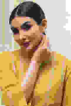 Pearl Brass Studs image number 3