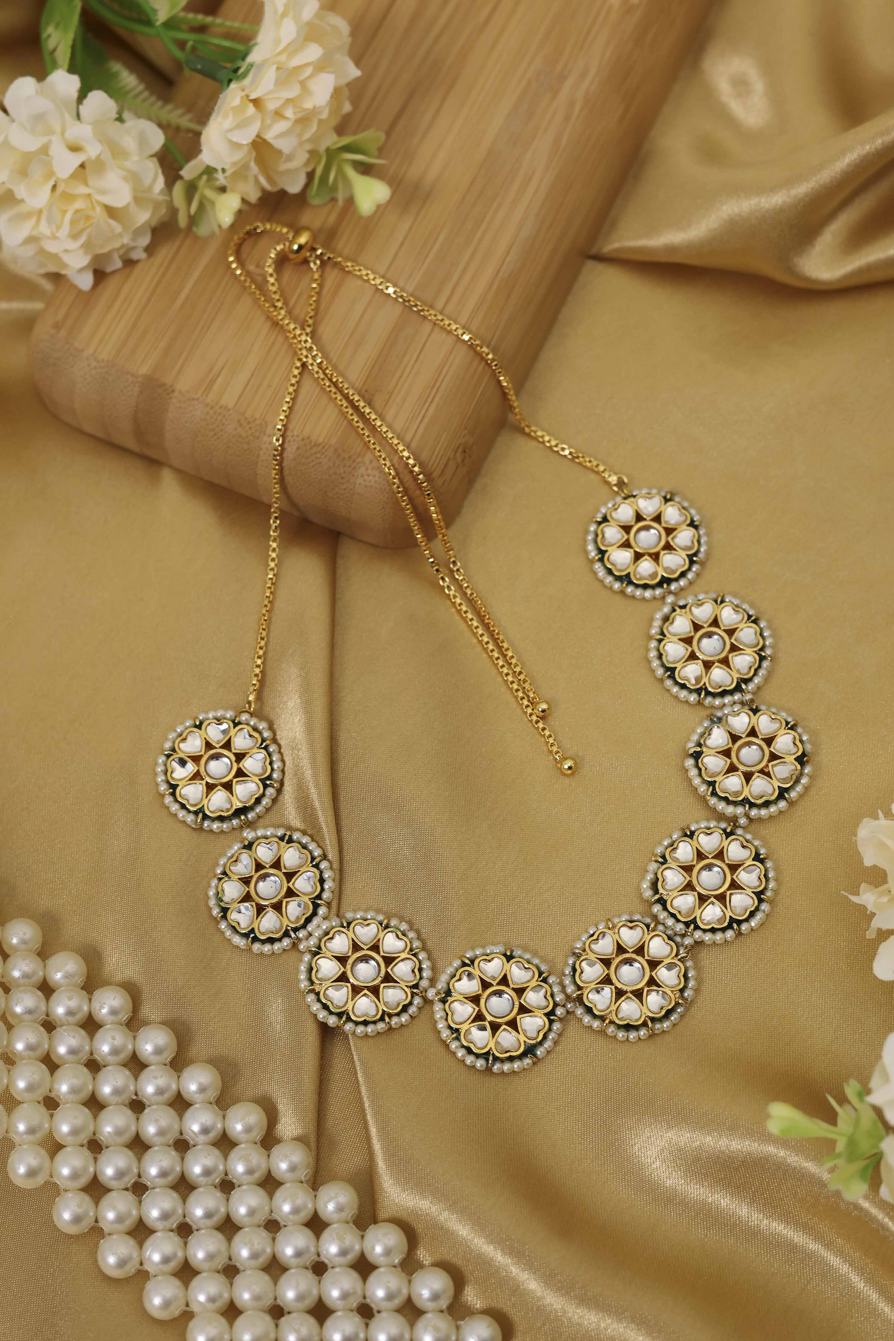 Gold Brass Kundan Necklace image number 0
