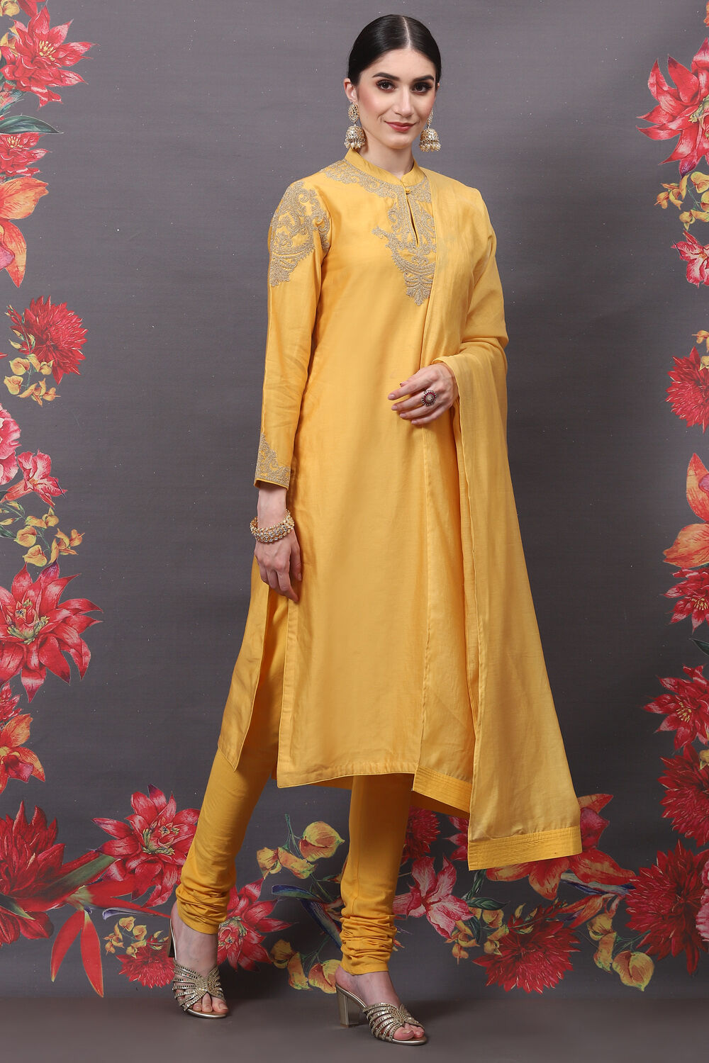 Yellow Cotton Silk Straight Embroidered Suit Set image number 6