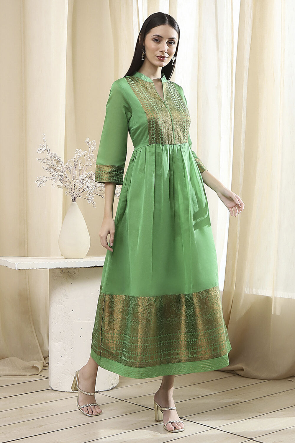 Green Yarn-Dyed Flared Kurta image number 4