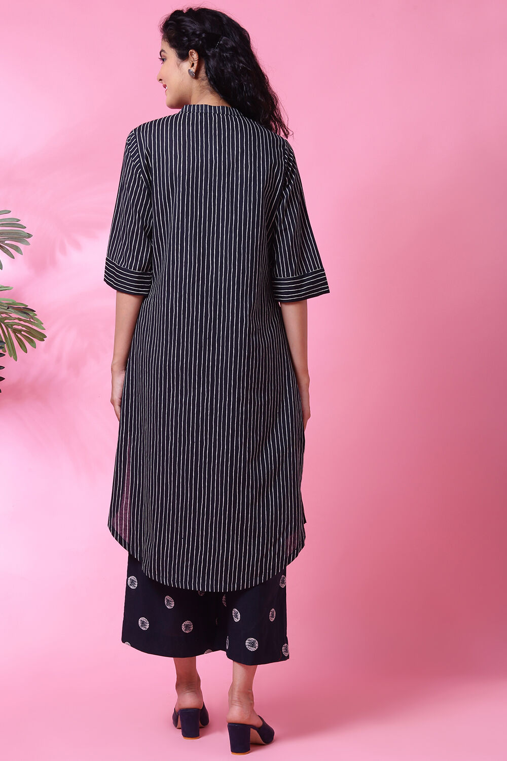 Black Cotton Straight Kurta Pants Set image number 6