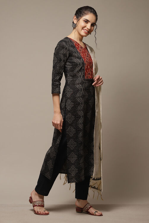 Black Cotton Printed Unstitched Suit Set image number 4
