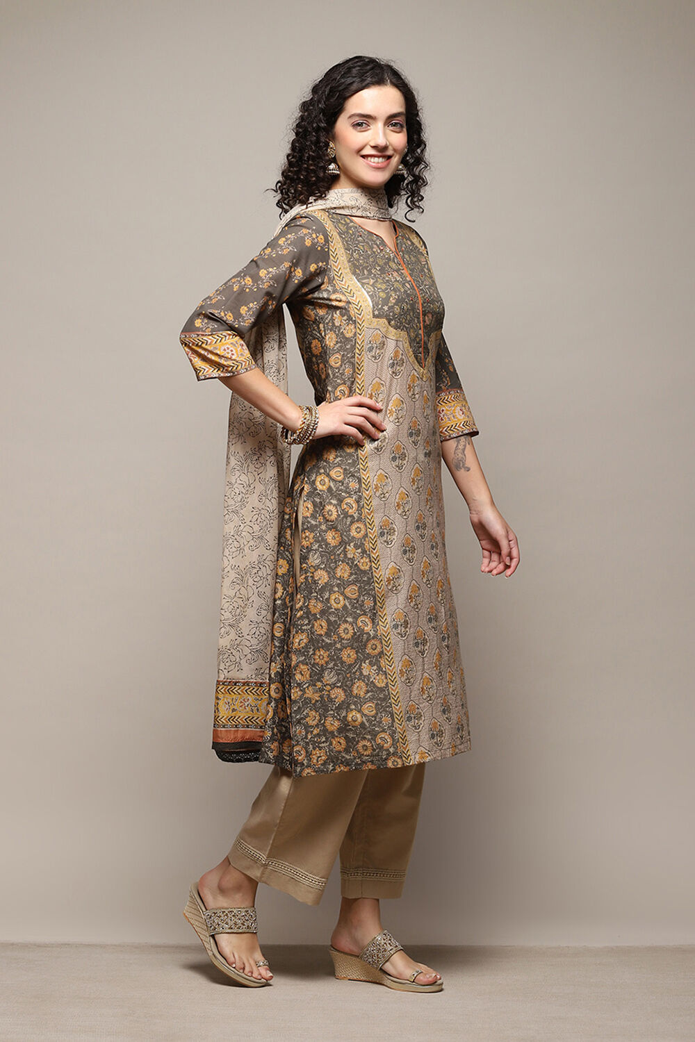 Red Cotton Blend Straight Printed Kurta Narrow Palazzo Suit Set image number 6