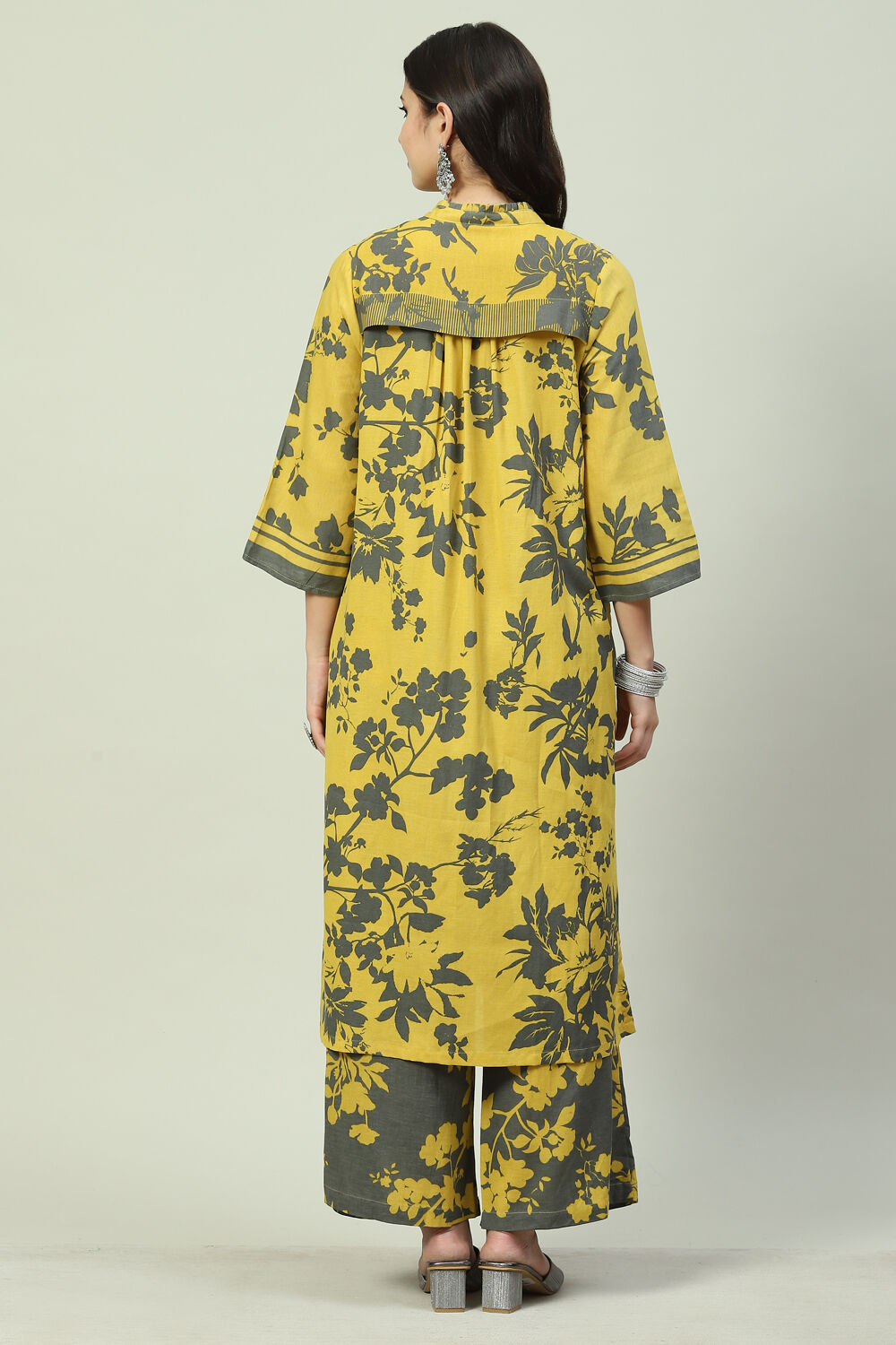 Yellow Grey LIVA Straight Printed Kurta Set image number 4