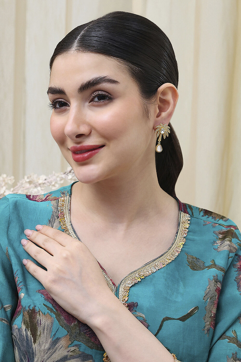 White Brass Drop & Danglers image number 3