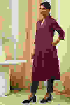 Burgundy Cotton Blend Solid Straight Kurta image number 1