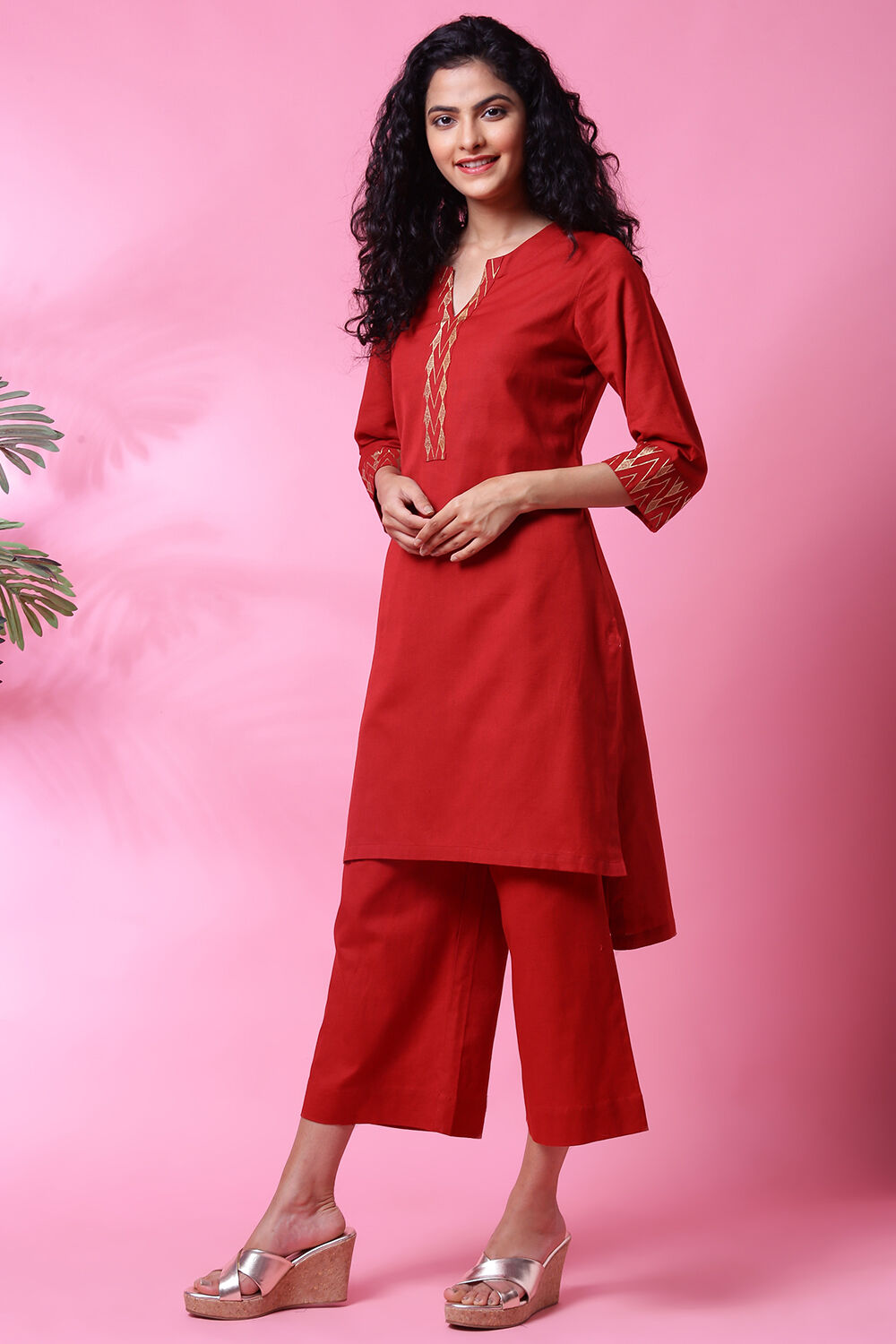 Red Cotton Flax Straight Kurta Pants Set image number 3