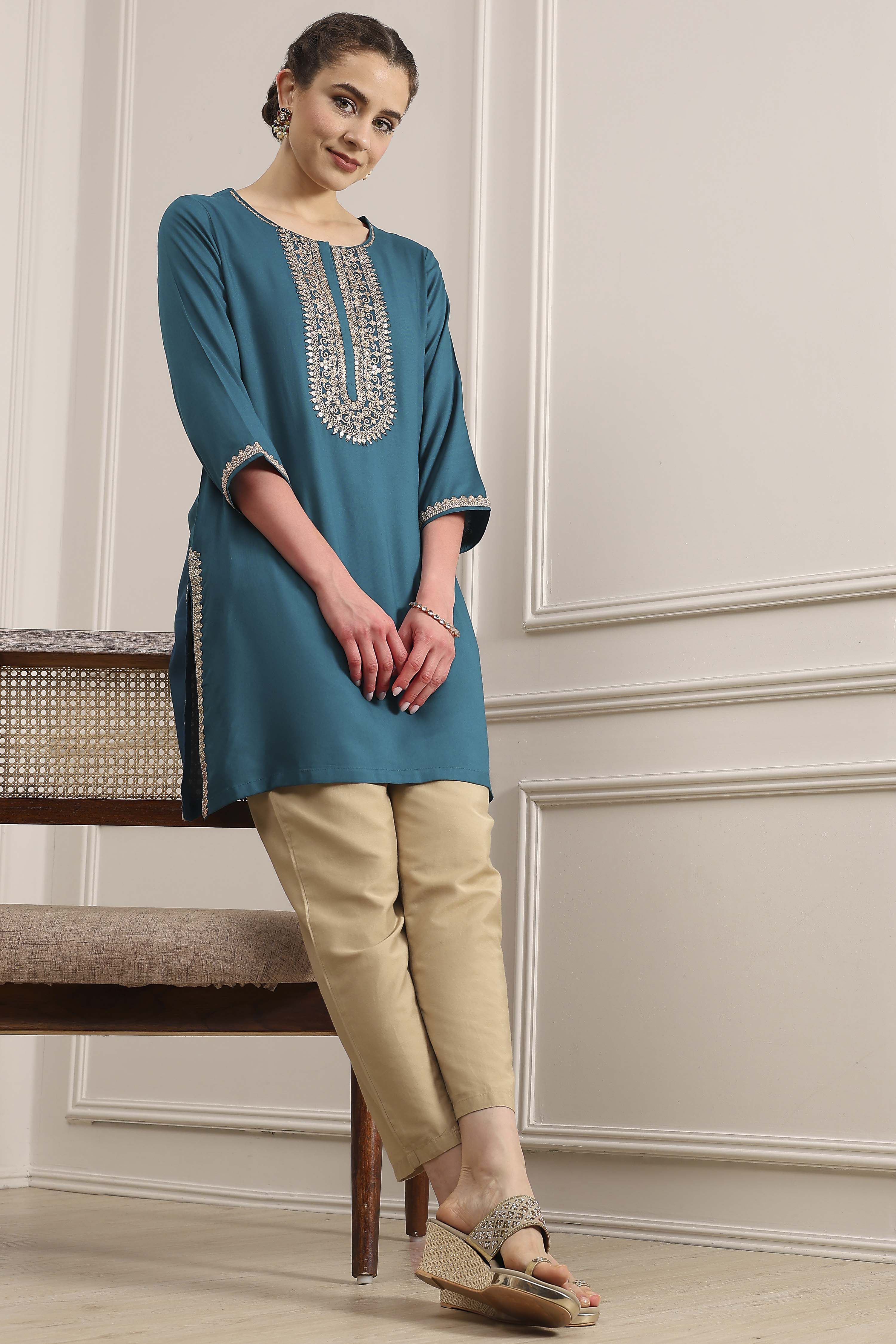 Blue Solid Straight Short Kurta image number 0
