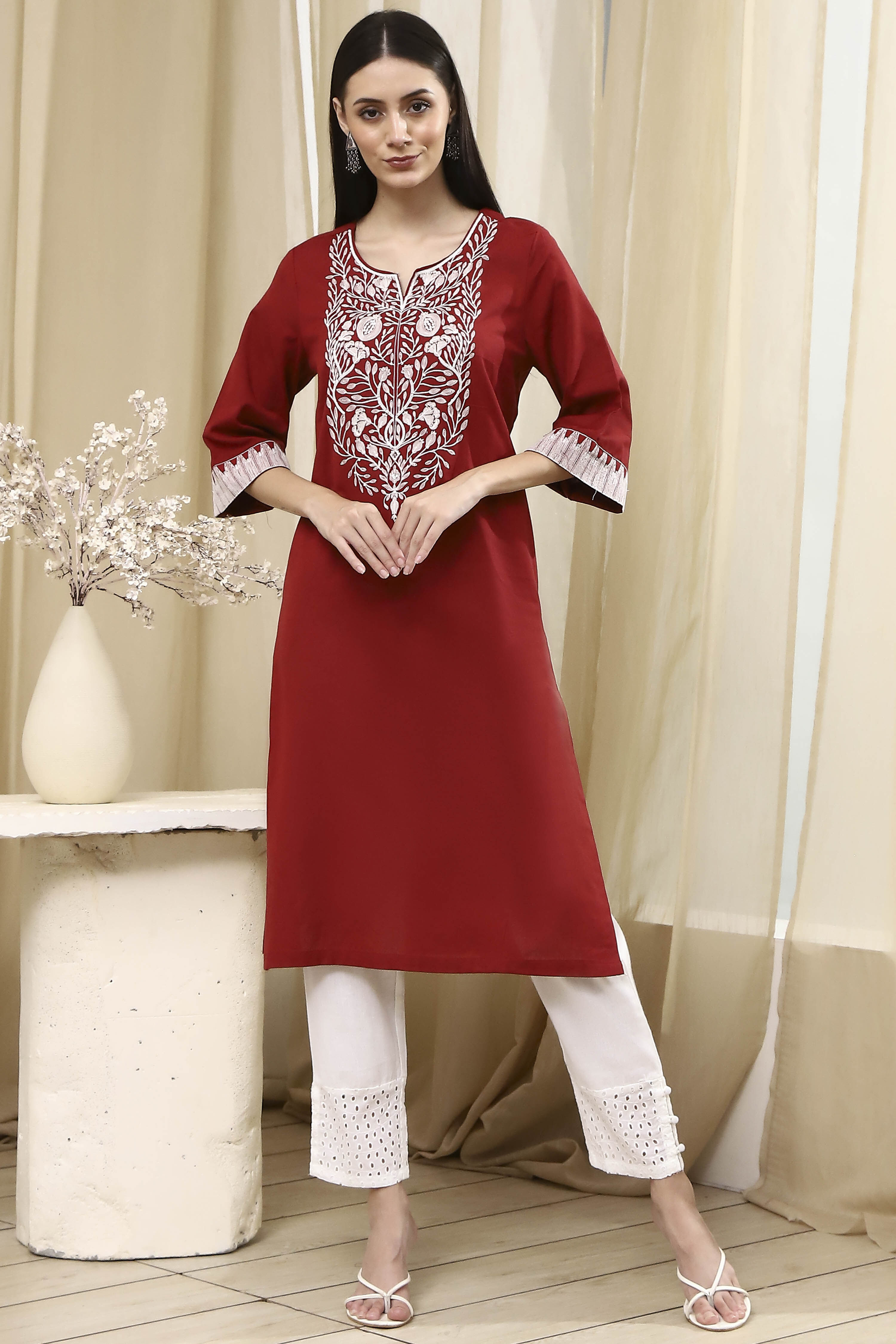 Maroon Cotton Dyed Straight Kurta image number 5
