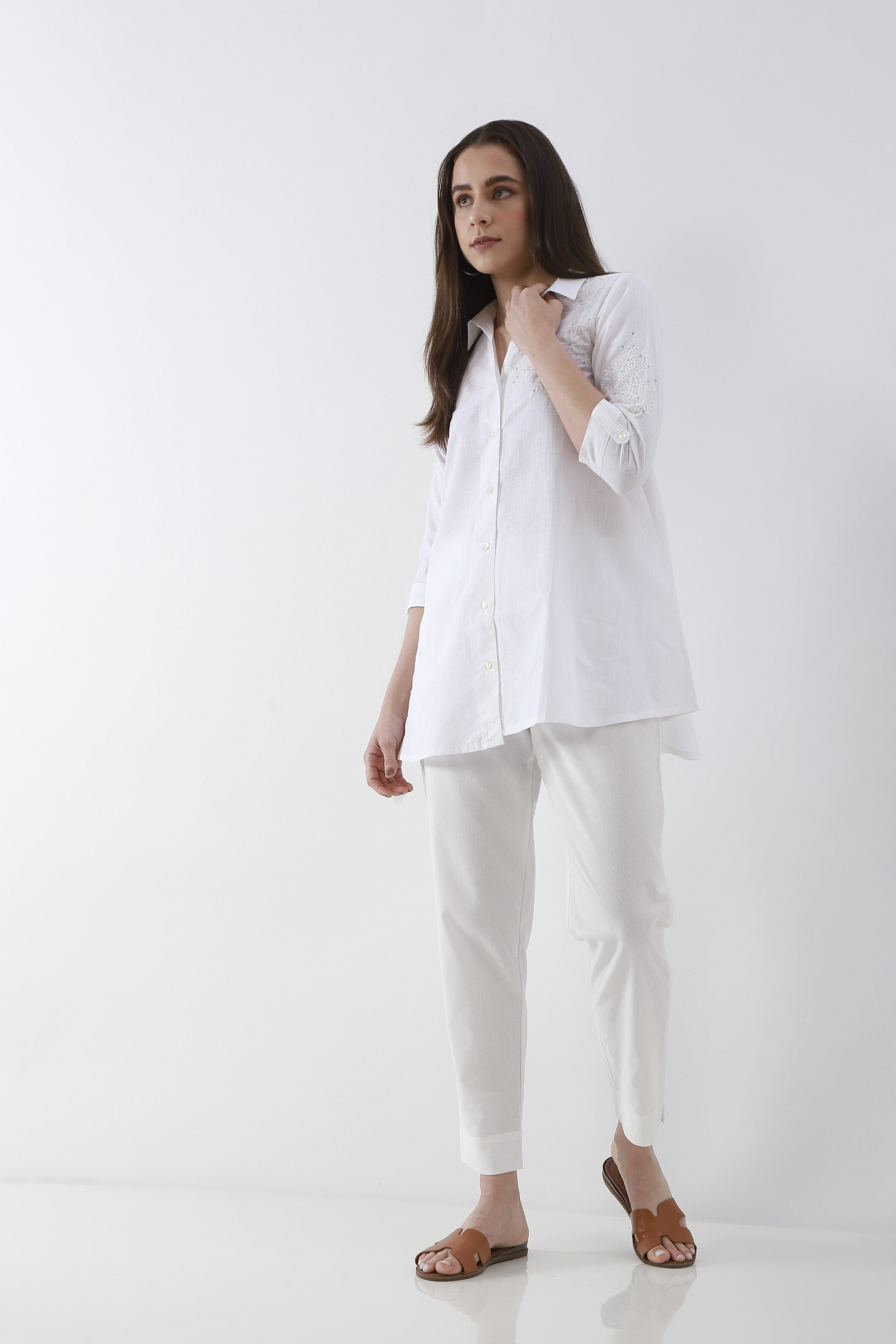 White Cotton Solid Fitted Pants image number 0