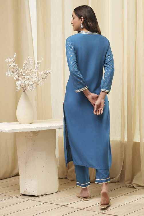 Fuschia Rayon Straight Kurta Pant Suit Set image number 4