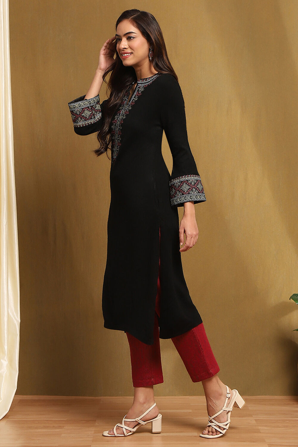 Black Acrylic Yarn-Dyed Winter wear Kurta image number 3