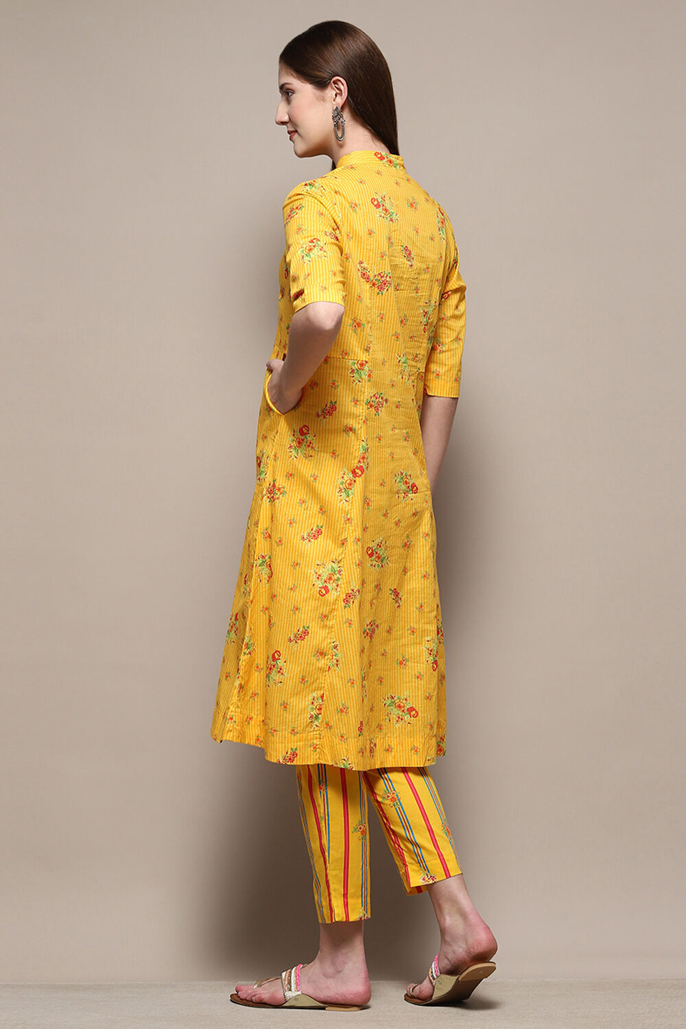 Yellow Cotton Straight Kurta Slim Pant Suit Set image number 4