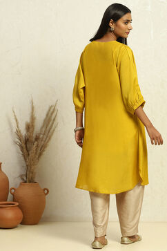 Yellow Solid Festive Straight Kurta image number 3