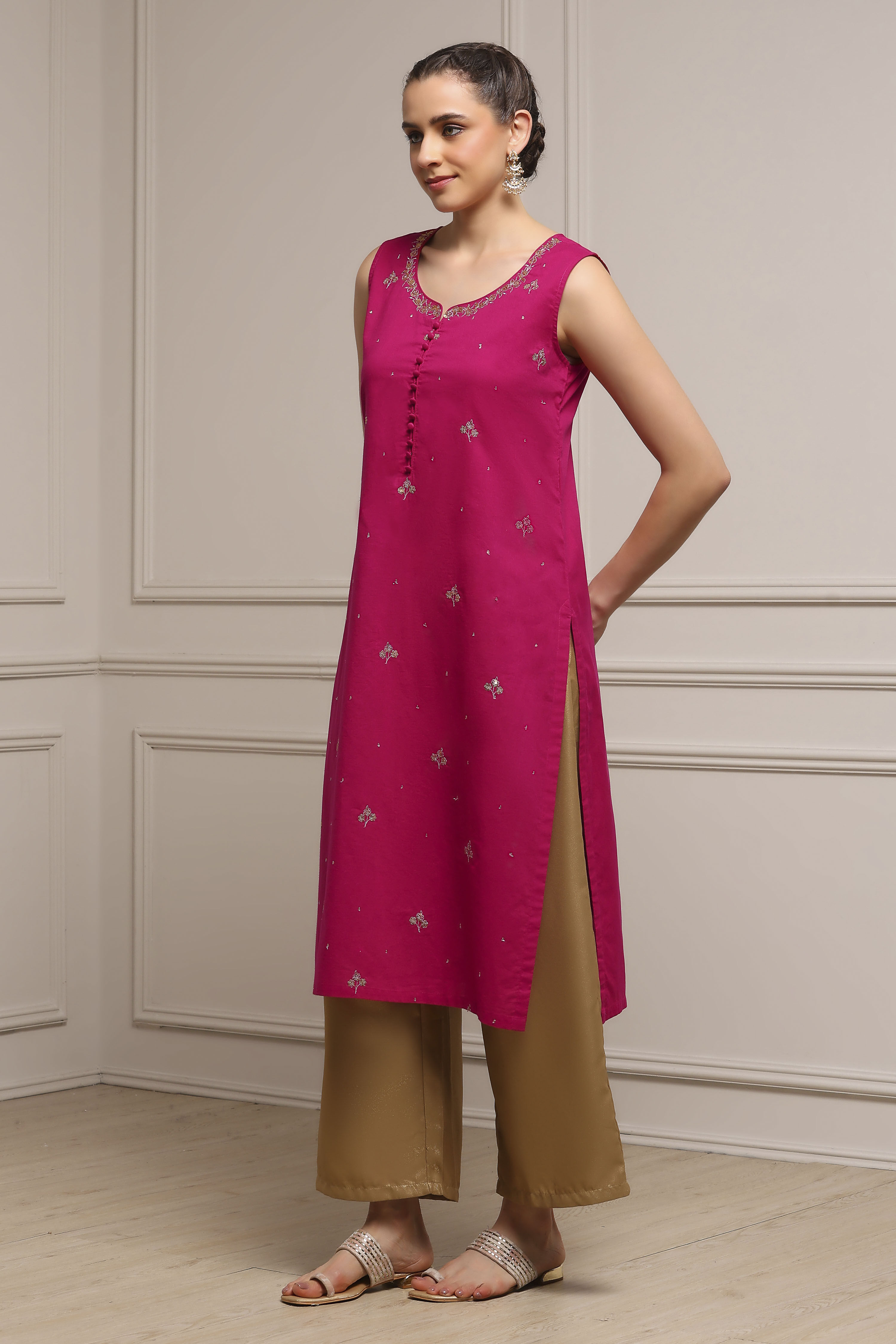 Magenta Cotton Sequinned Straight Kurta image number 2