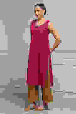 Magenta Cotton Sequinned Straight Kurta image number 2