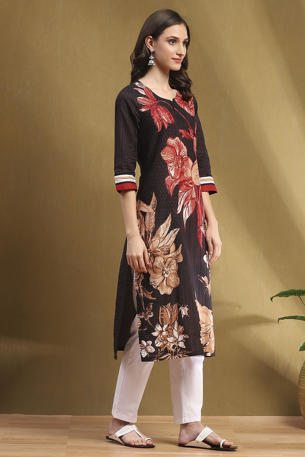 Chocolate Brown Cotton Floral Hand-Block Printed Straight Kurta image number 4