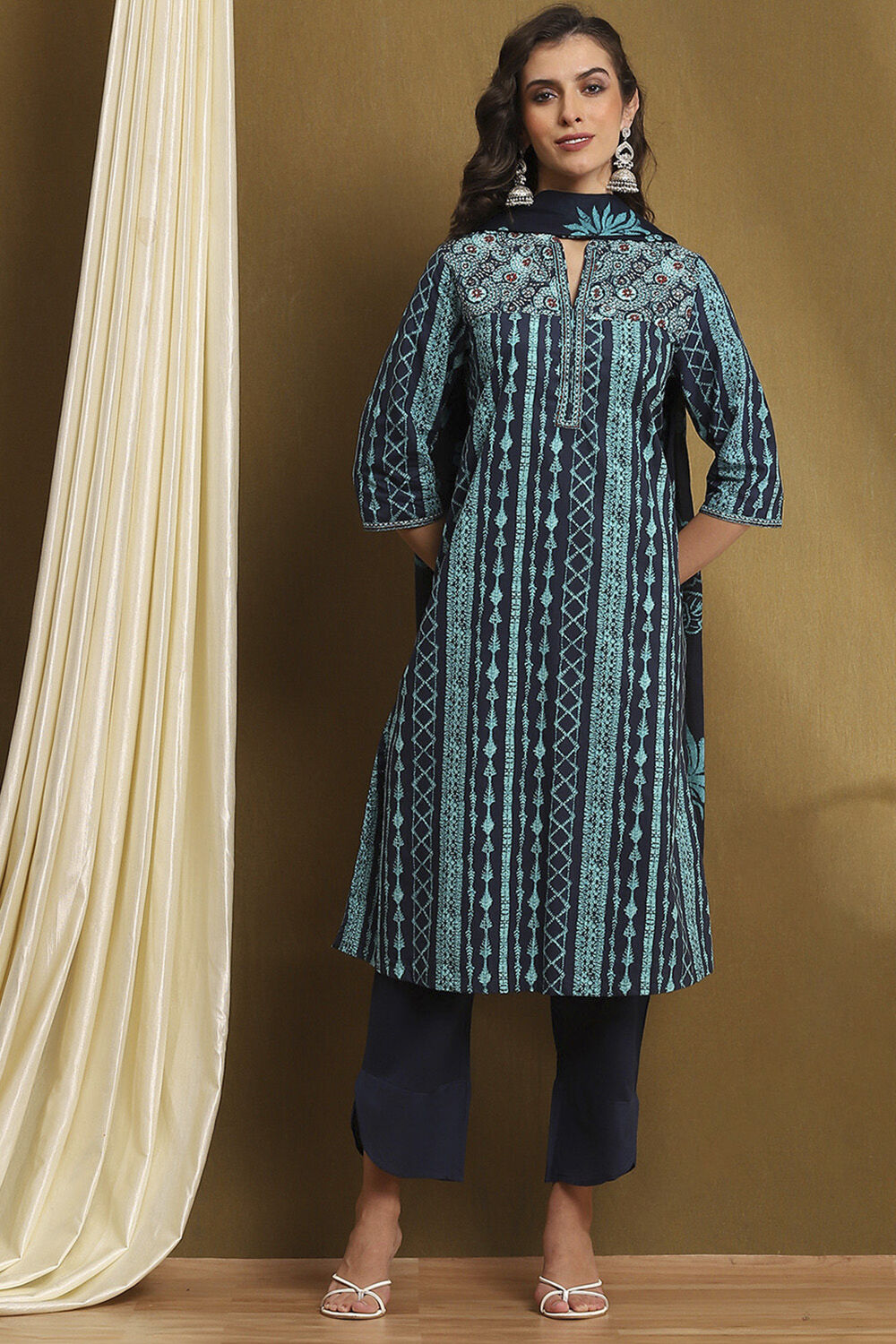 Indigo Blue Cotton Printed Straight Suit Set image number 6