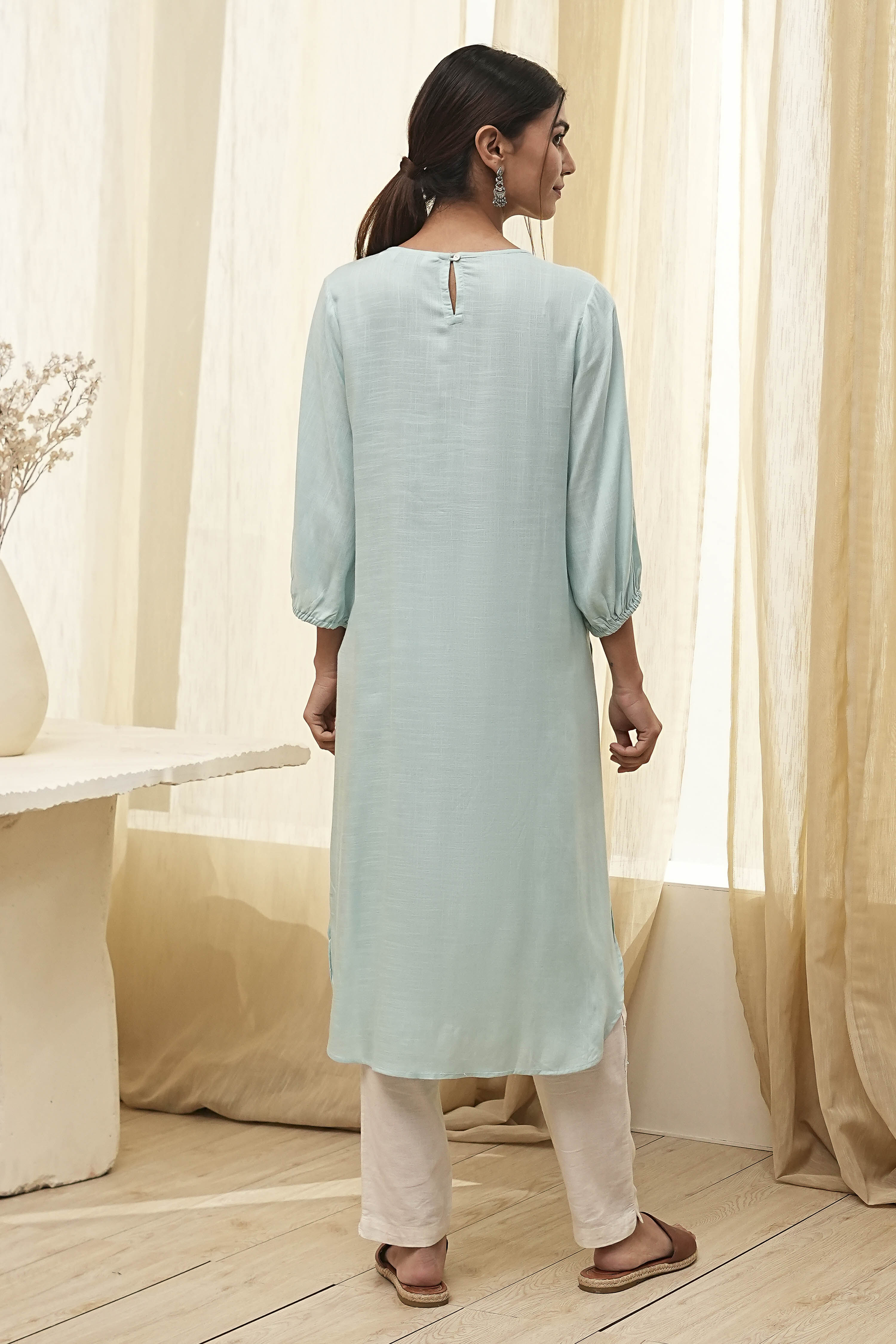 Aqua Solid Gathered Straight Kurta image number 3